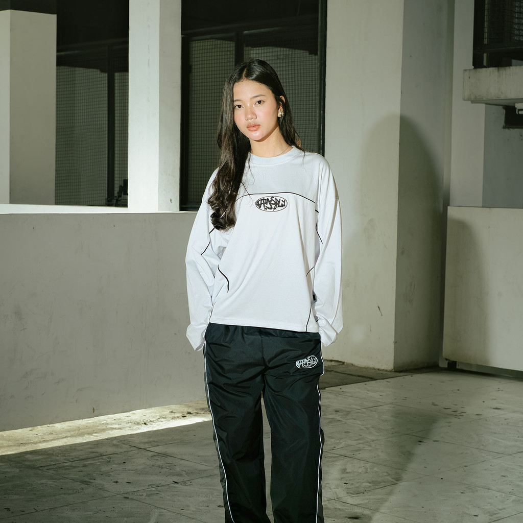 OOTDSUPPLY Longsleeve Boxy Cutline Circle Embroidery Black & White l Tshirt Boxyfit Panjang Unisex | Kaos Lengan Panjang Pria dan Wanita | LS-BX-CL-CE