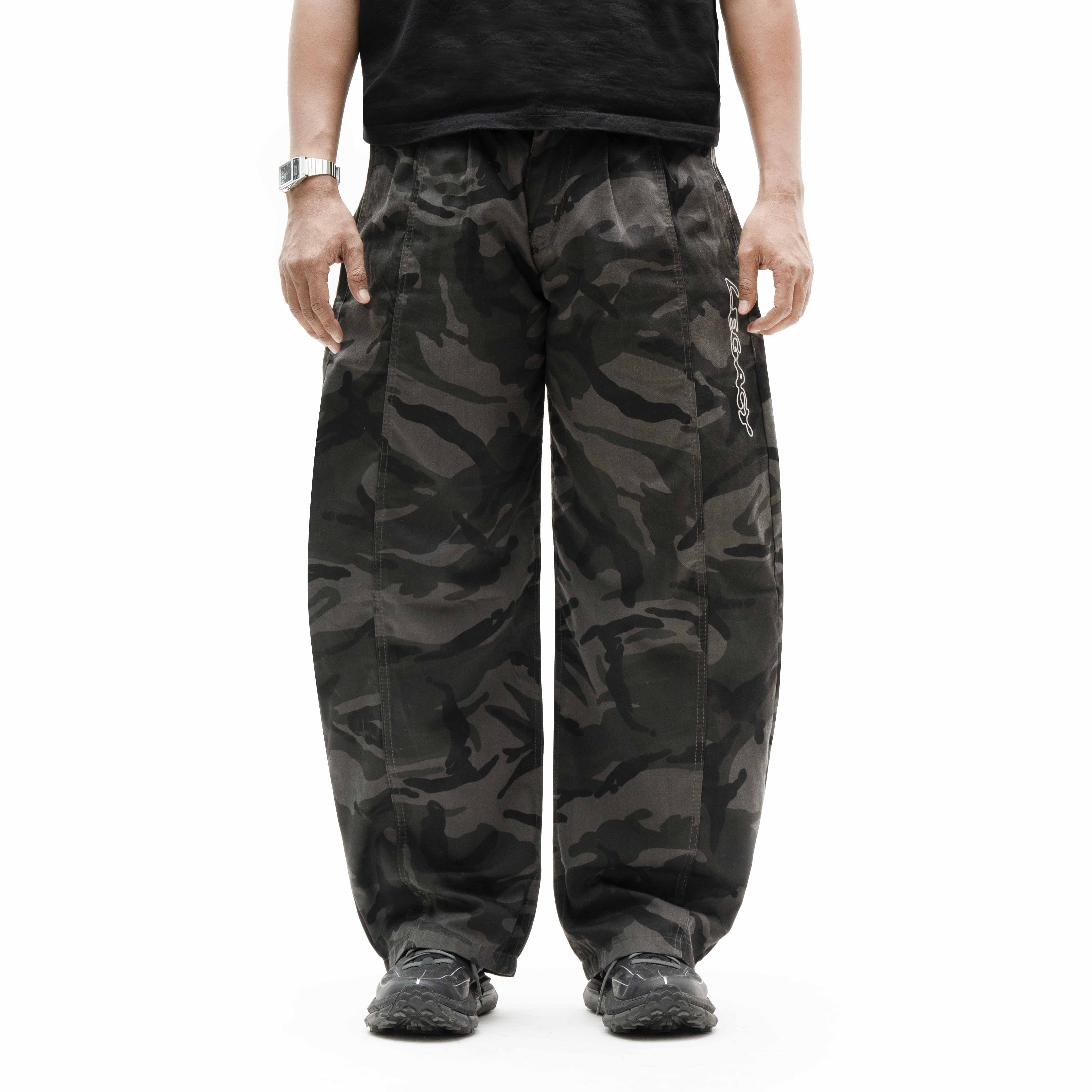 Queenbeer - Gavin Barrel Camo Pants