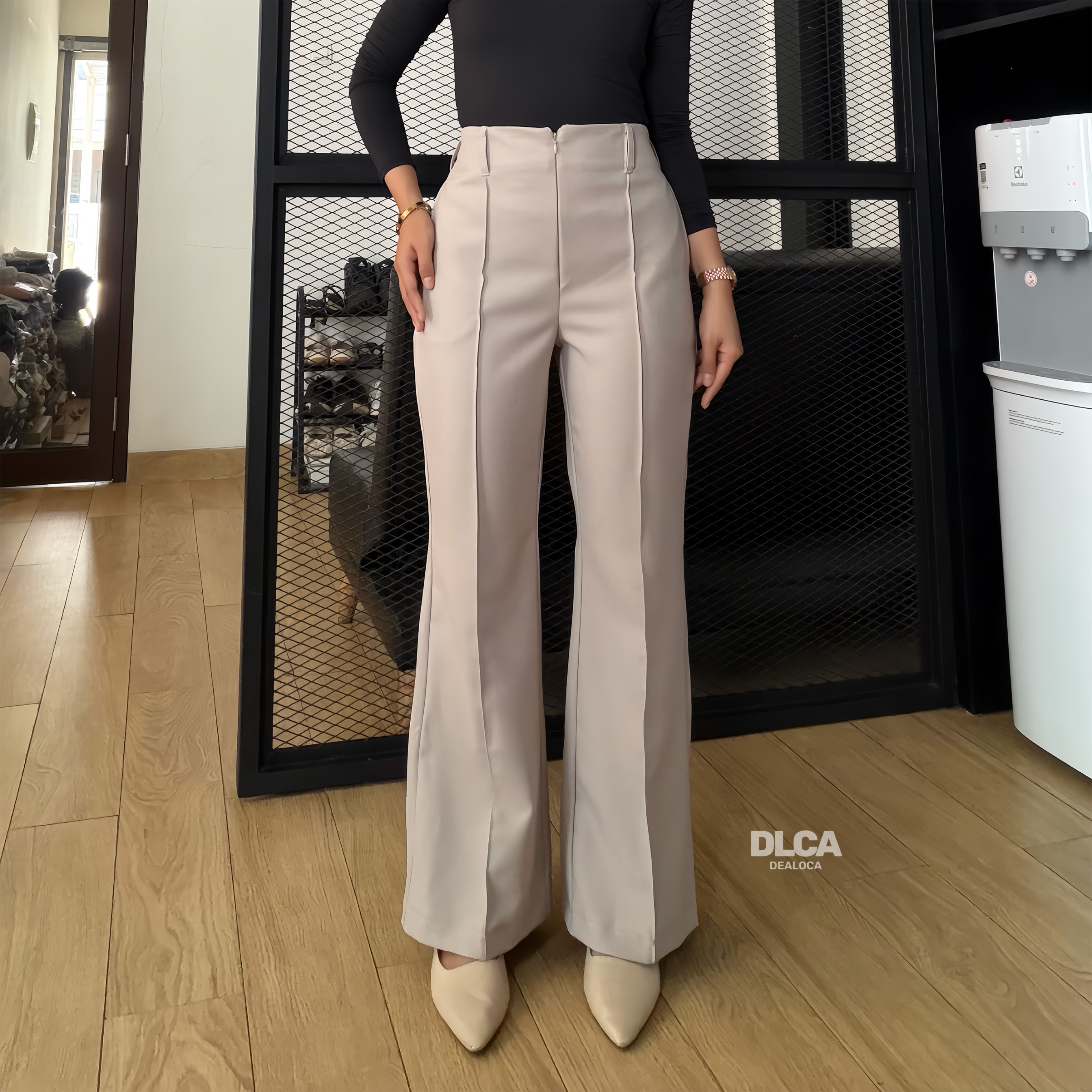 LANA OFFICE PANTS - Highwaist Cutbray Flared Pants