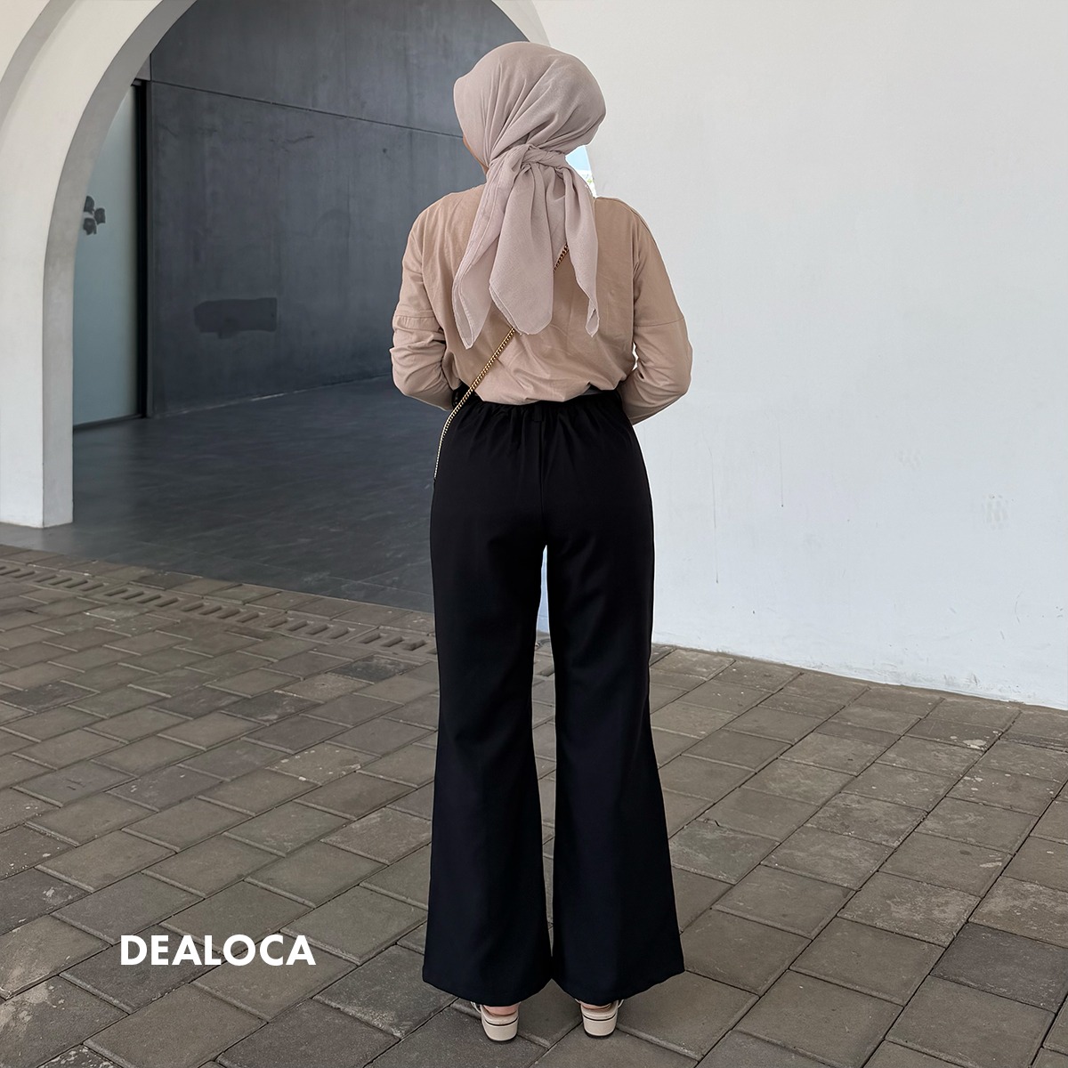 LANA OFFICE PANTS - Highwaist Cutbray Flared Pants