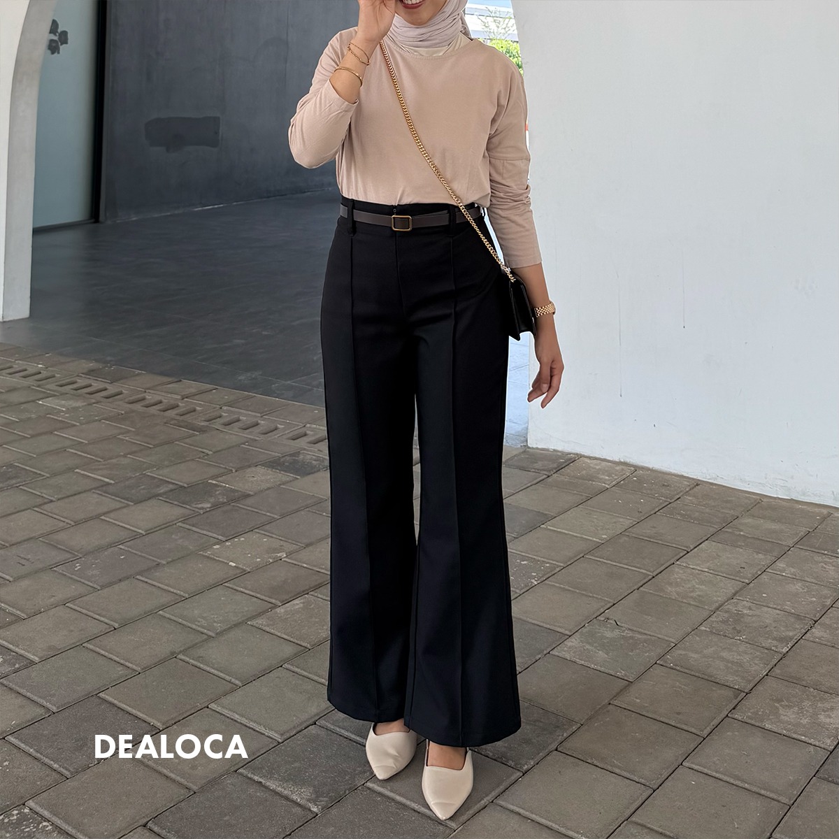 LANA OFFICE PANTS - Highwaist Cutbray Flared Pants