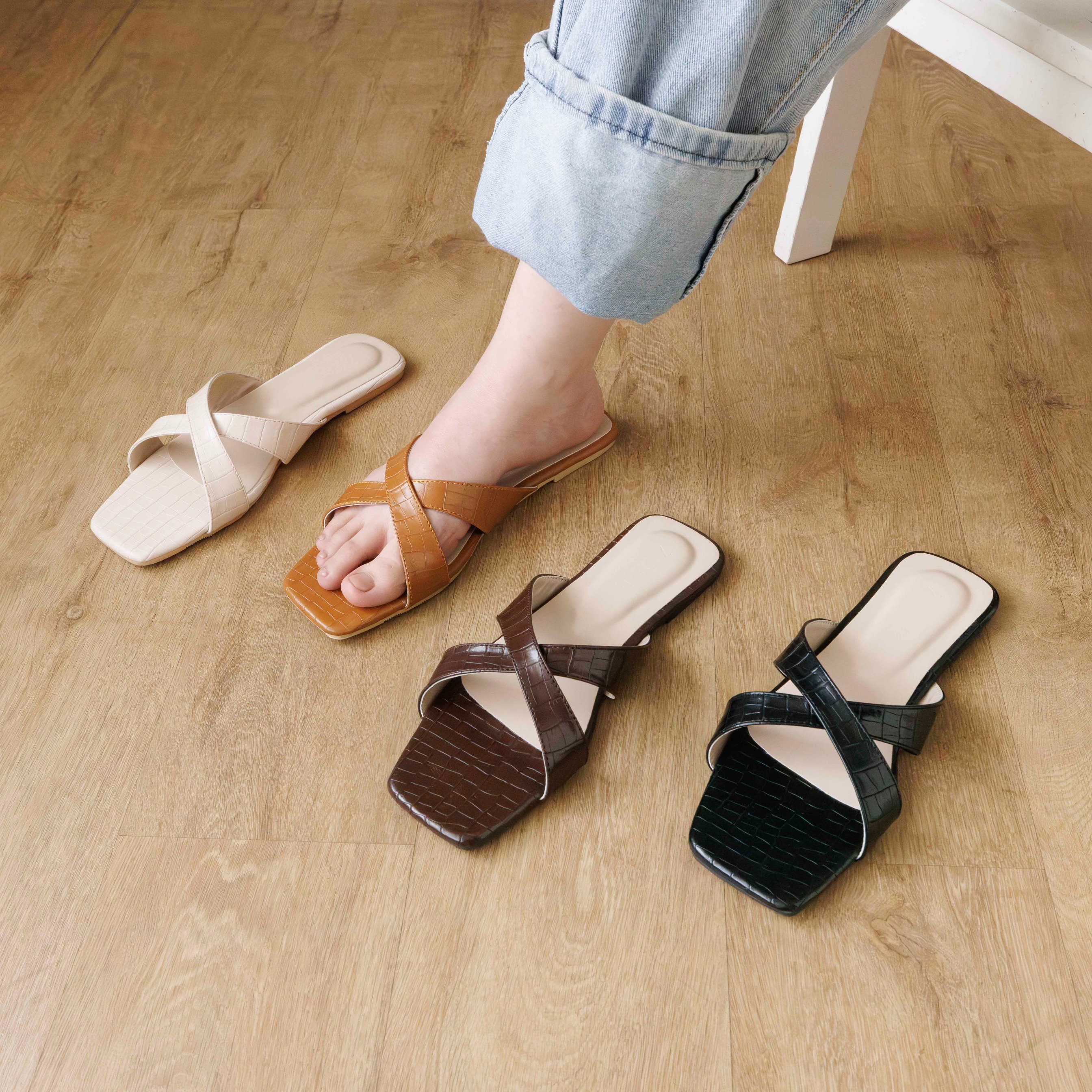 Naura Sandals