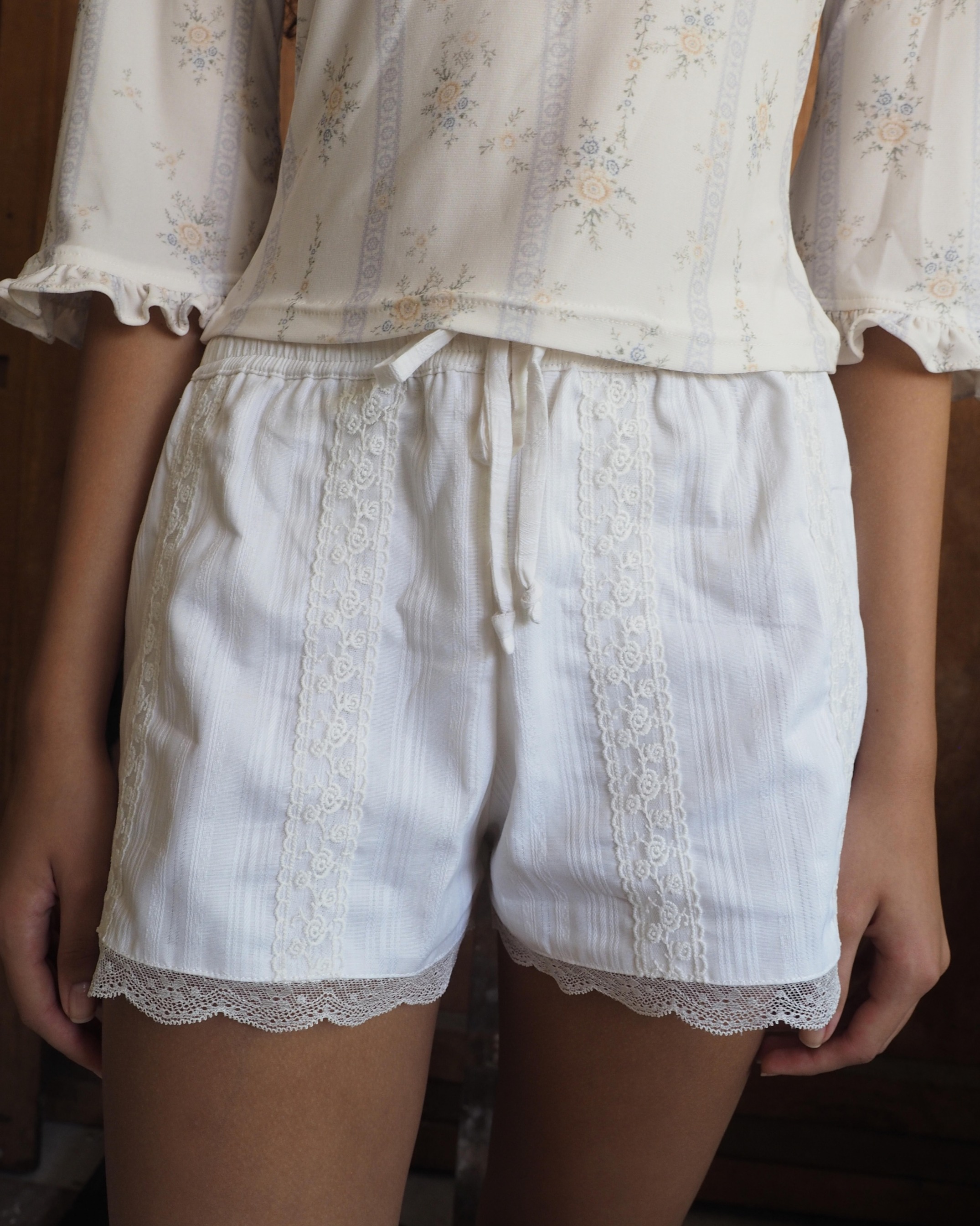 DIO SHORTS - WHITE