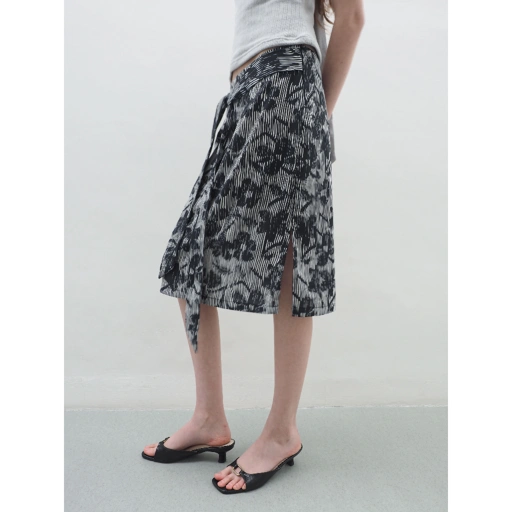 Image of Zoia - Teeter Skirt