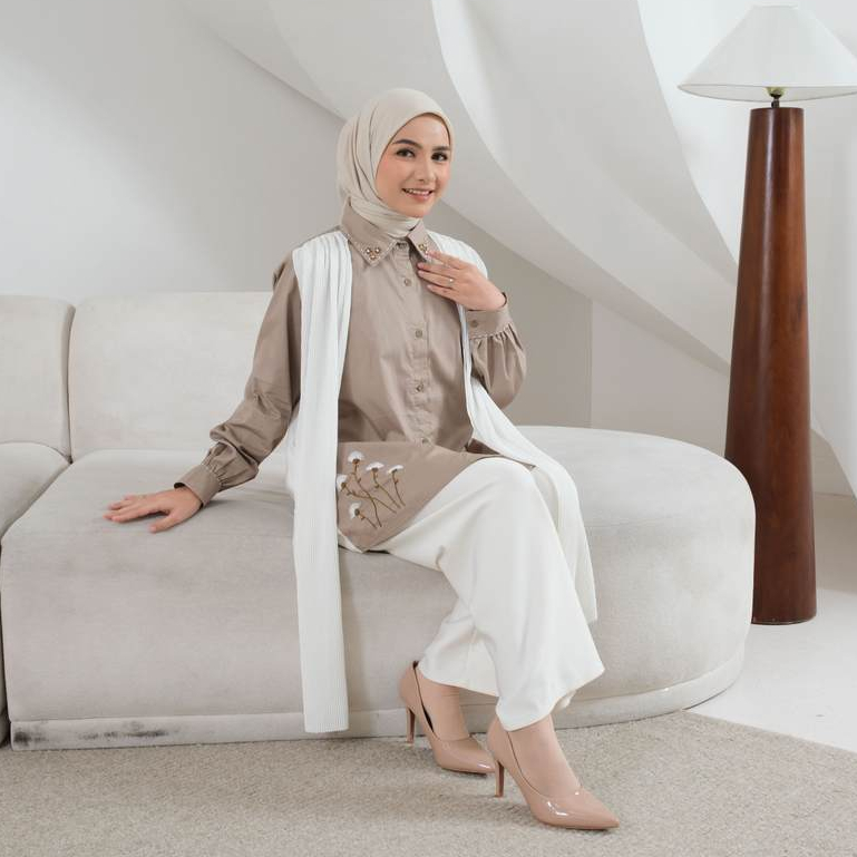 eleanorre Renjana Series Kaia Pleats Top Embroidery Atasan Wanita