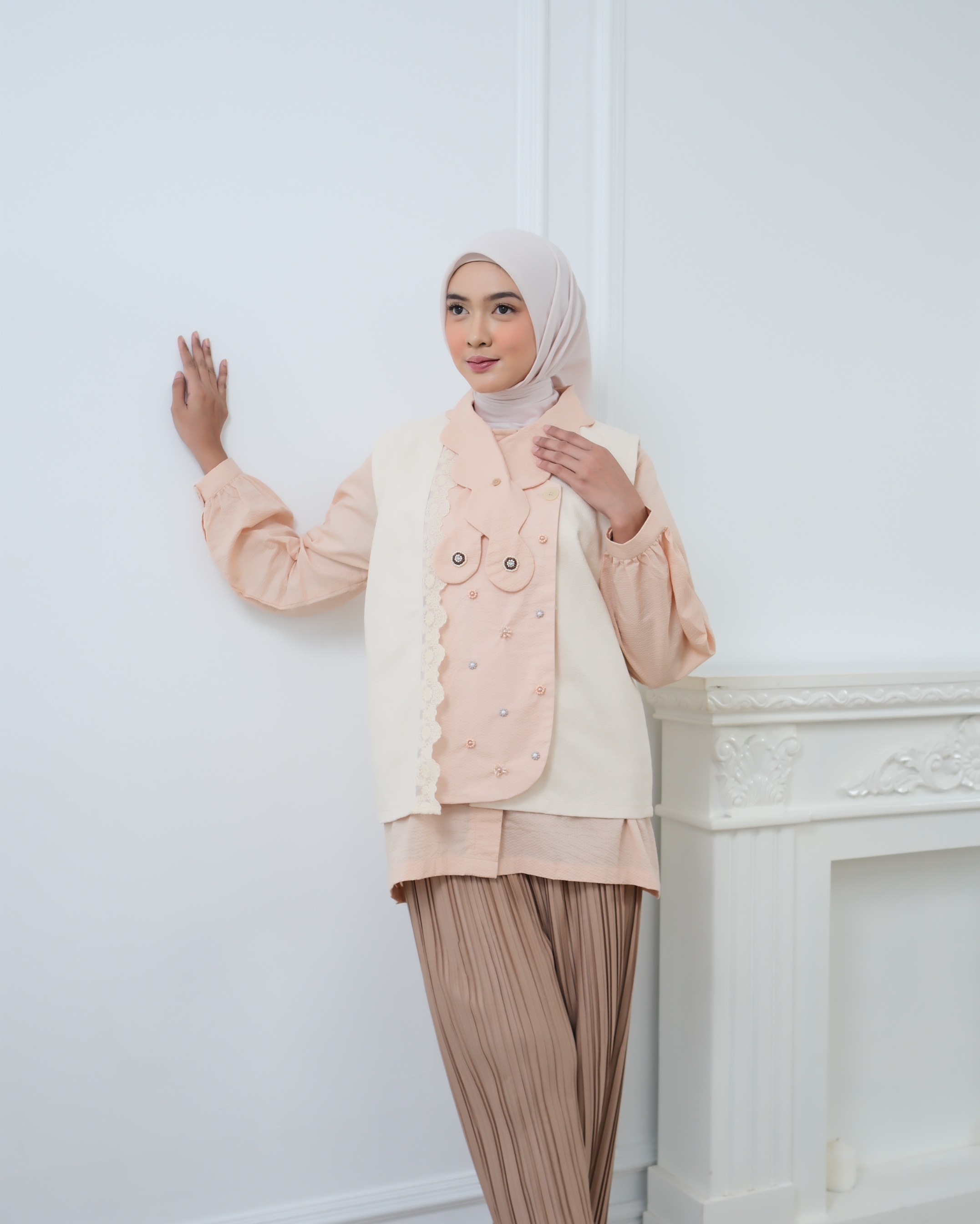 eleanorre Anika Vest Ivory Atasan Wanita