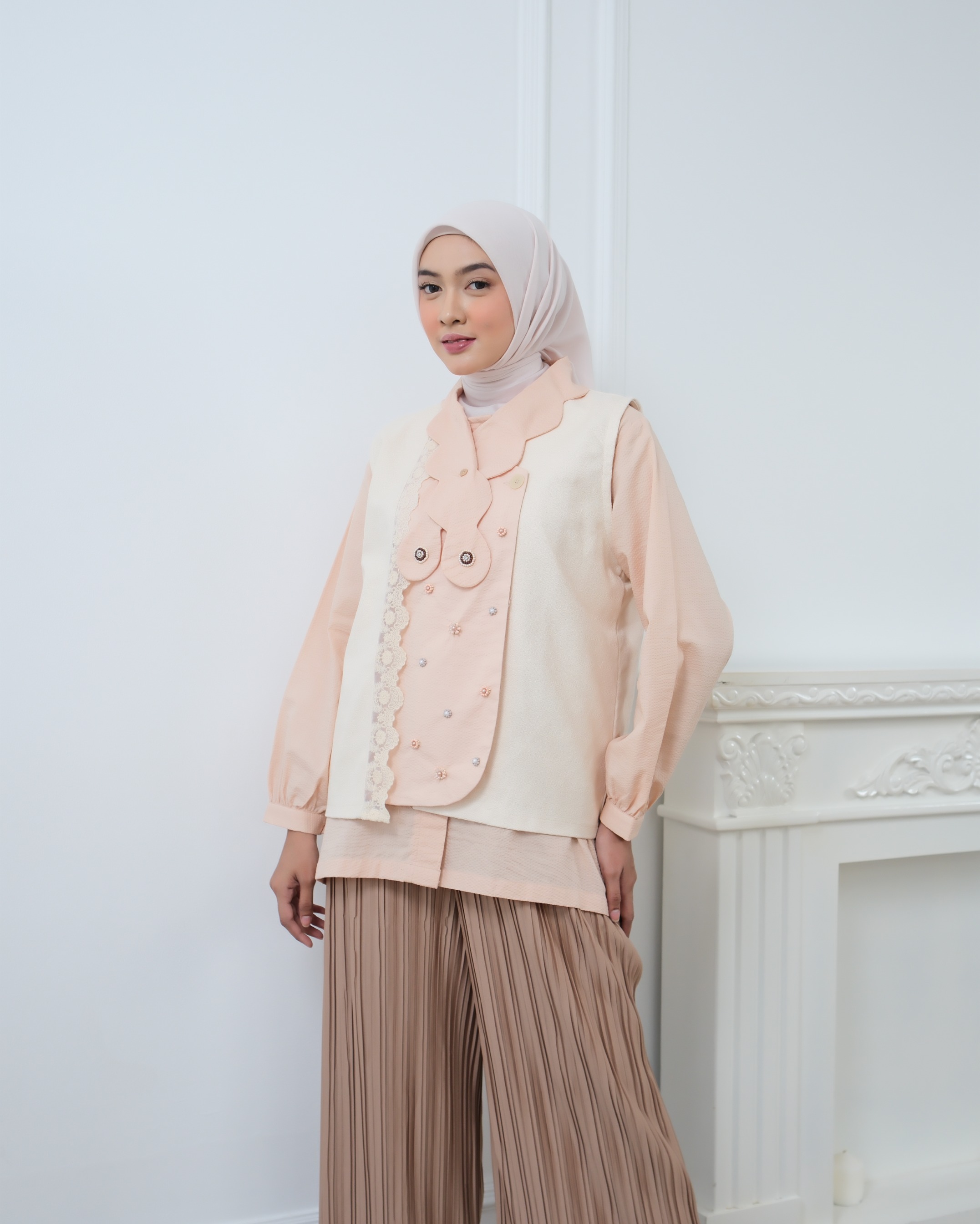 eleanorre Anika Vest Ivory Atasan Wanita