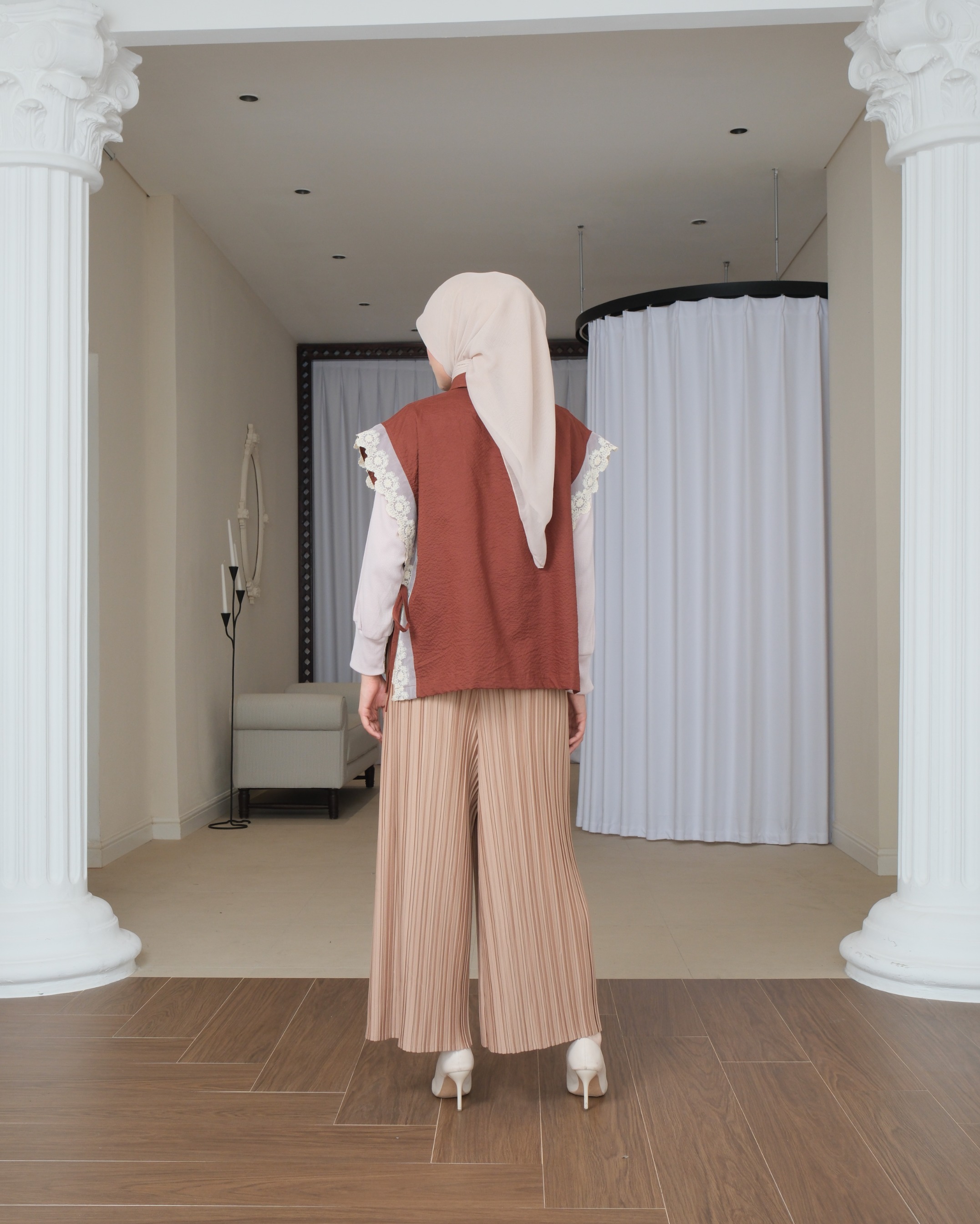 eleanorre Caroline Lace Vest Atasan Wanita
