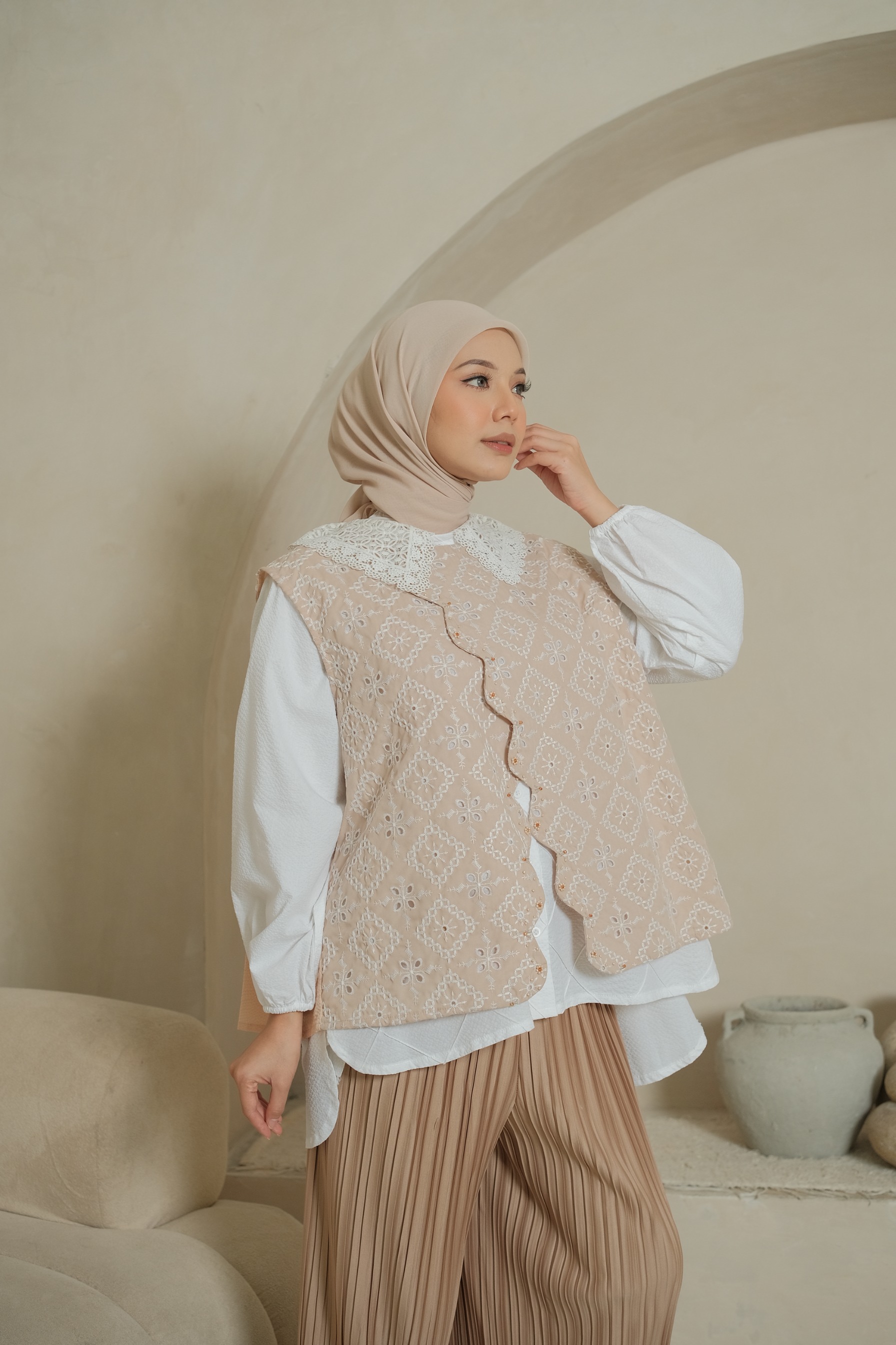 eleanorre Arumi Vest Embroidery Atasan Wanita