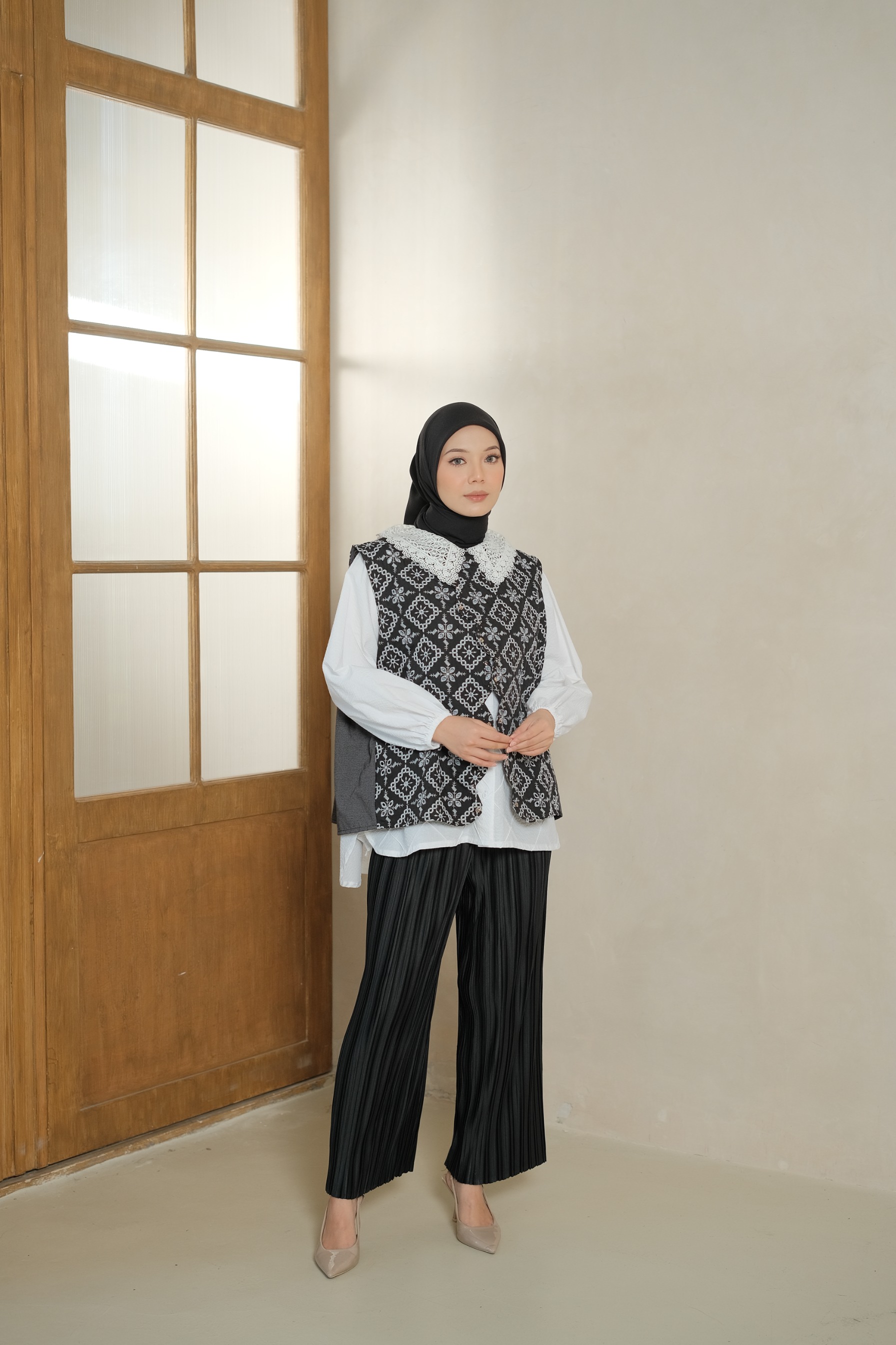 eleanorre Arumi Vest Embroidery Atasan Wanita
