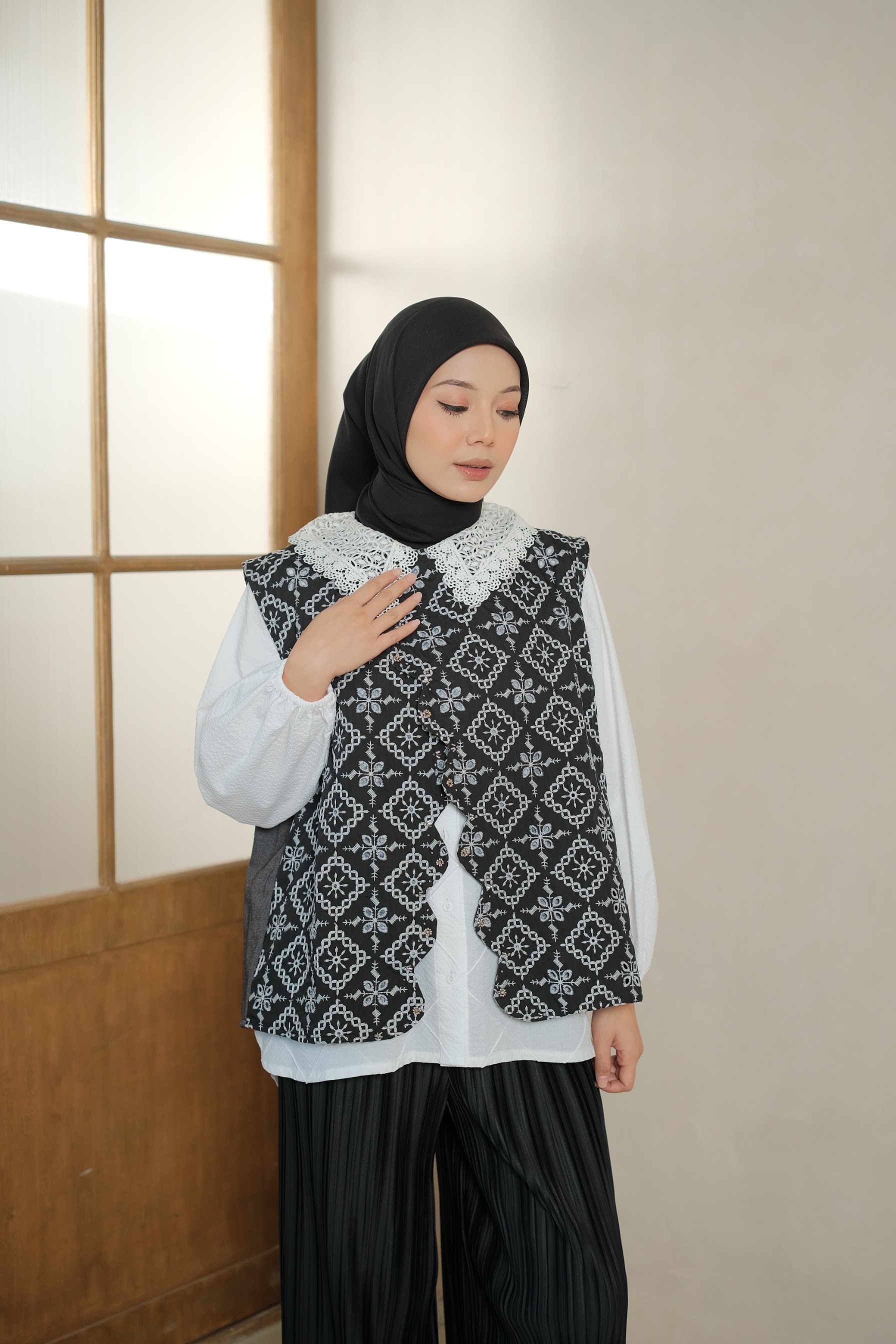 eleanorre Arumi Vest Embroidery Atasan Wanita