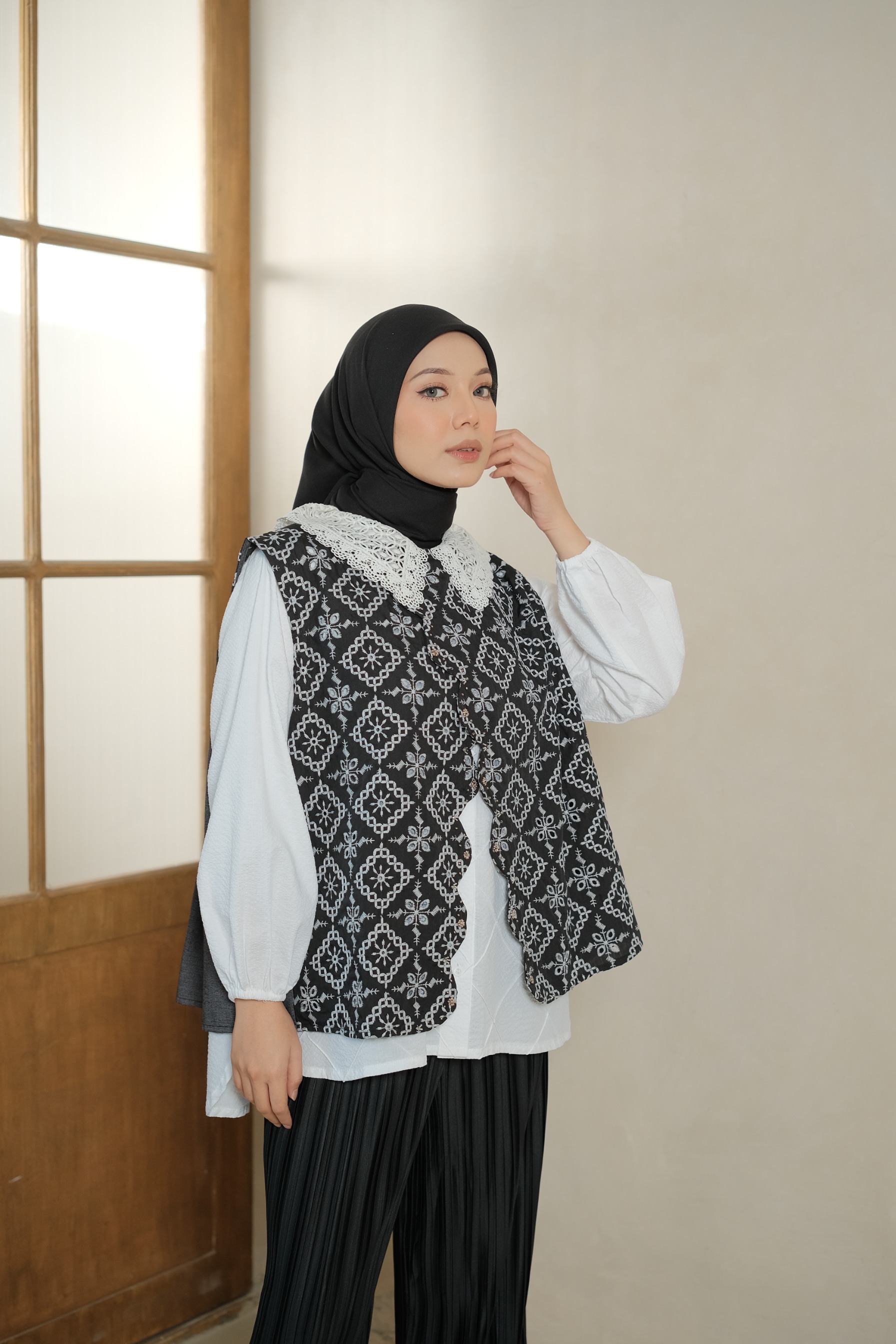 eleanorre Arumi Vest Embroidery Atasan Wanita