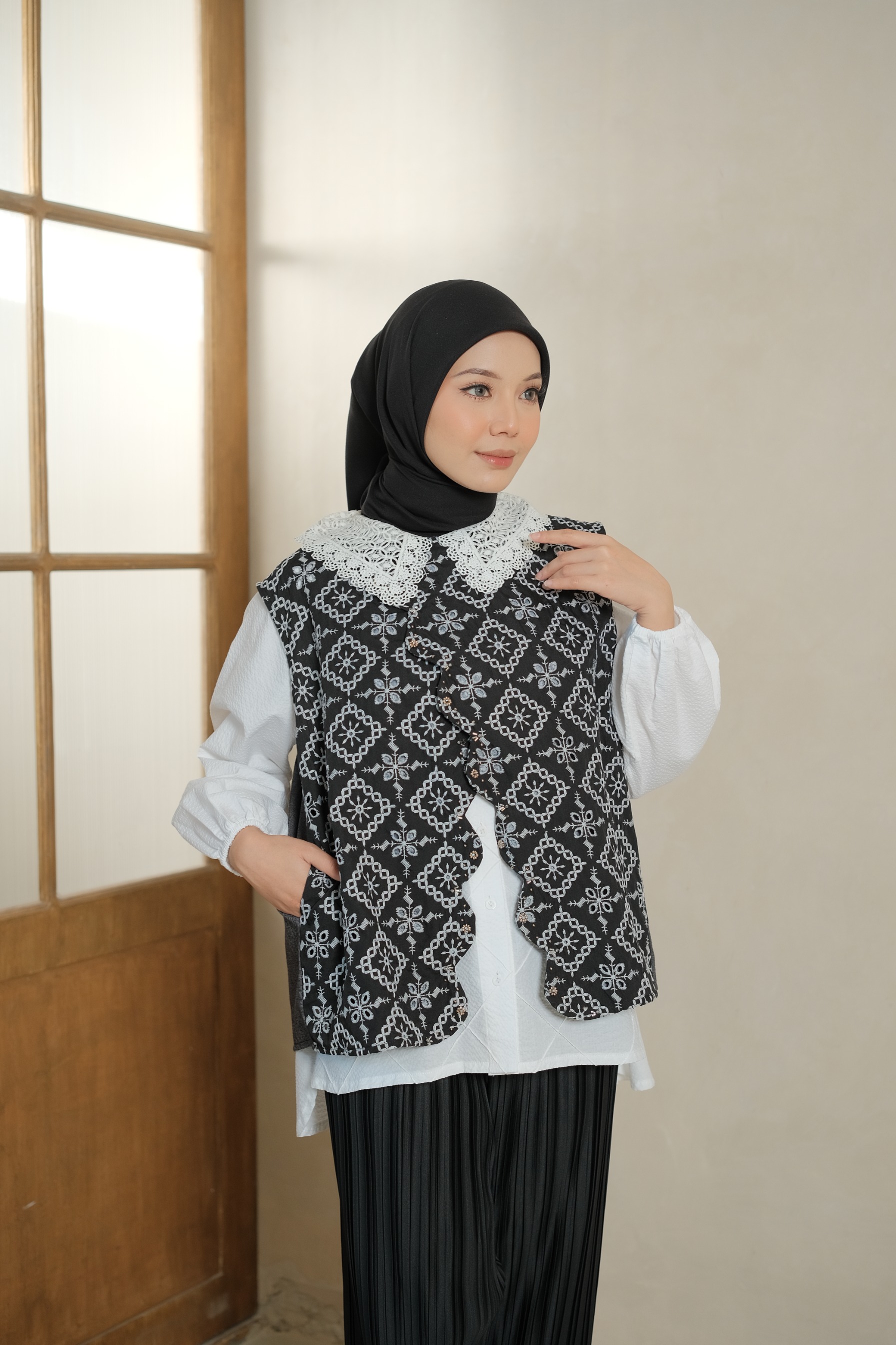 eleanorre Arumi Vest Embroidery Atasan Wanita