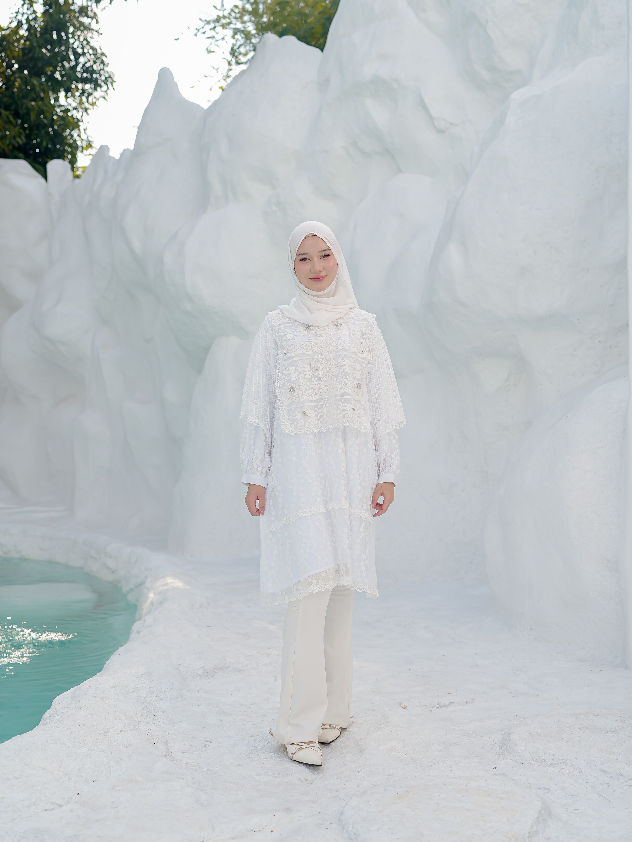eleanorre Vivian Tunic White Wanita