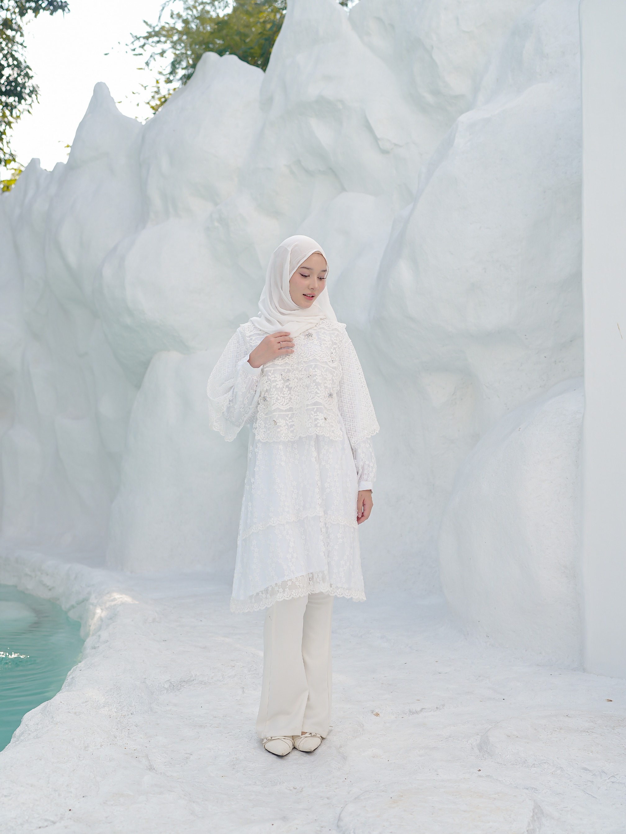 eleanorre Vivian Tunic White Wanita
