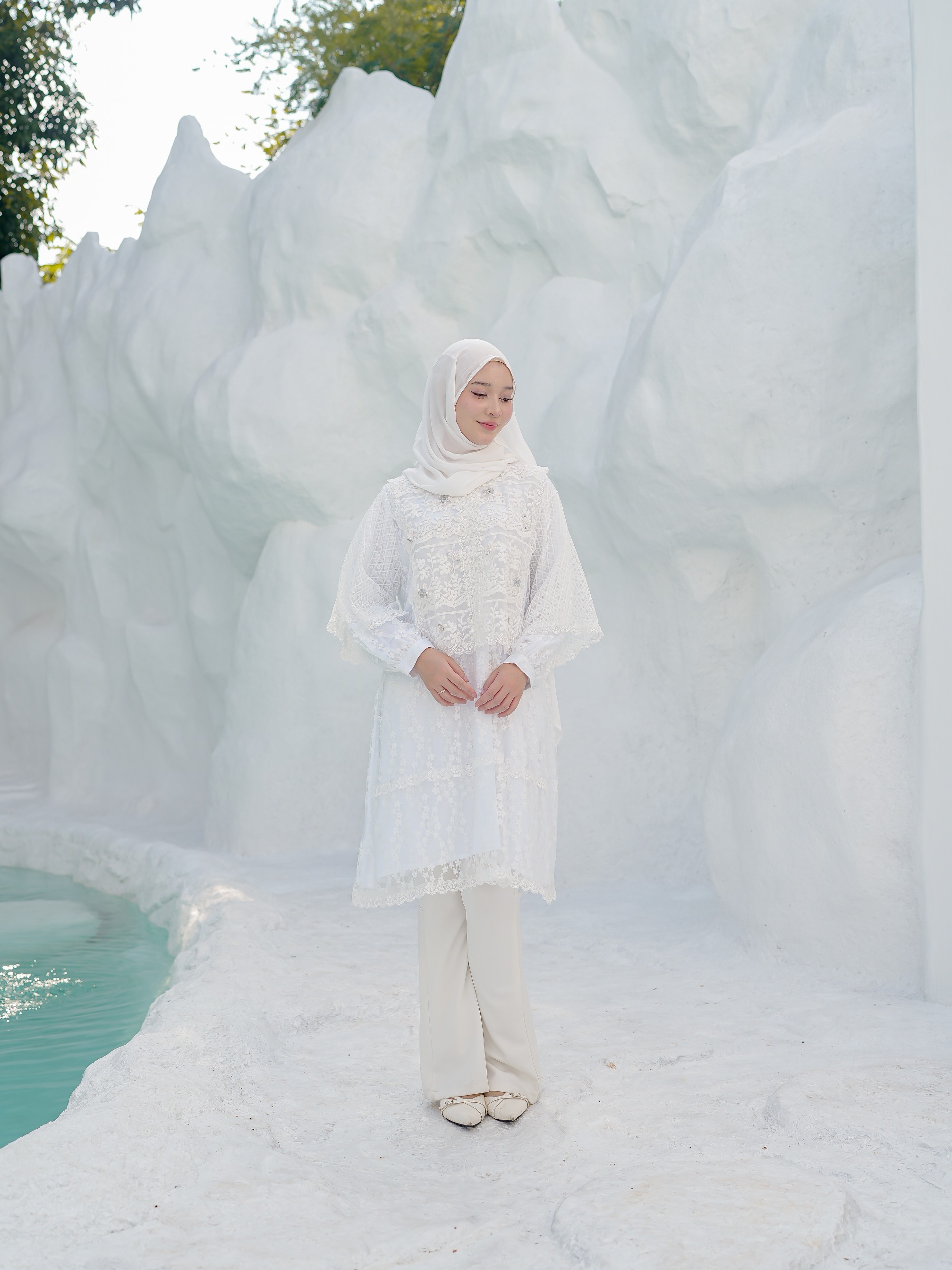 eleanorre Vivian Tunic White Wanita
