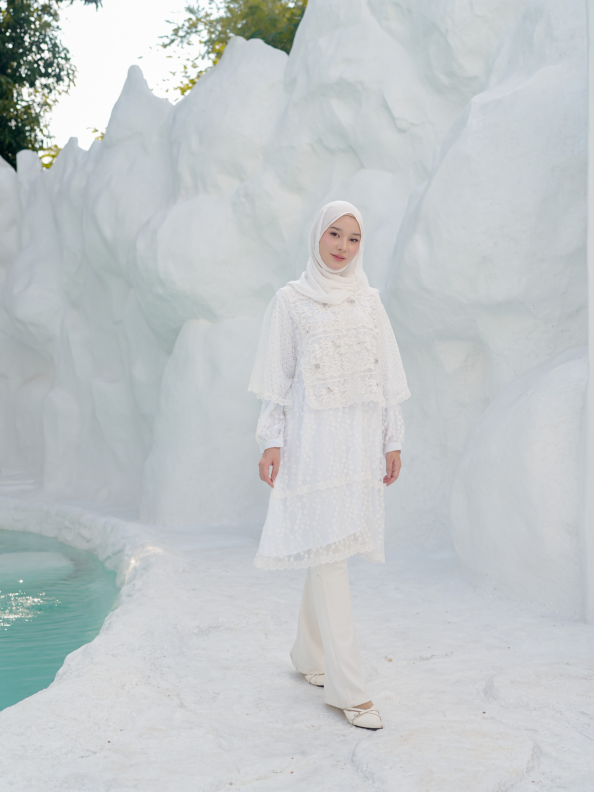 eleanorre Vivian Tunic White Wanita
