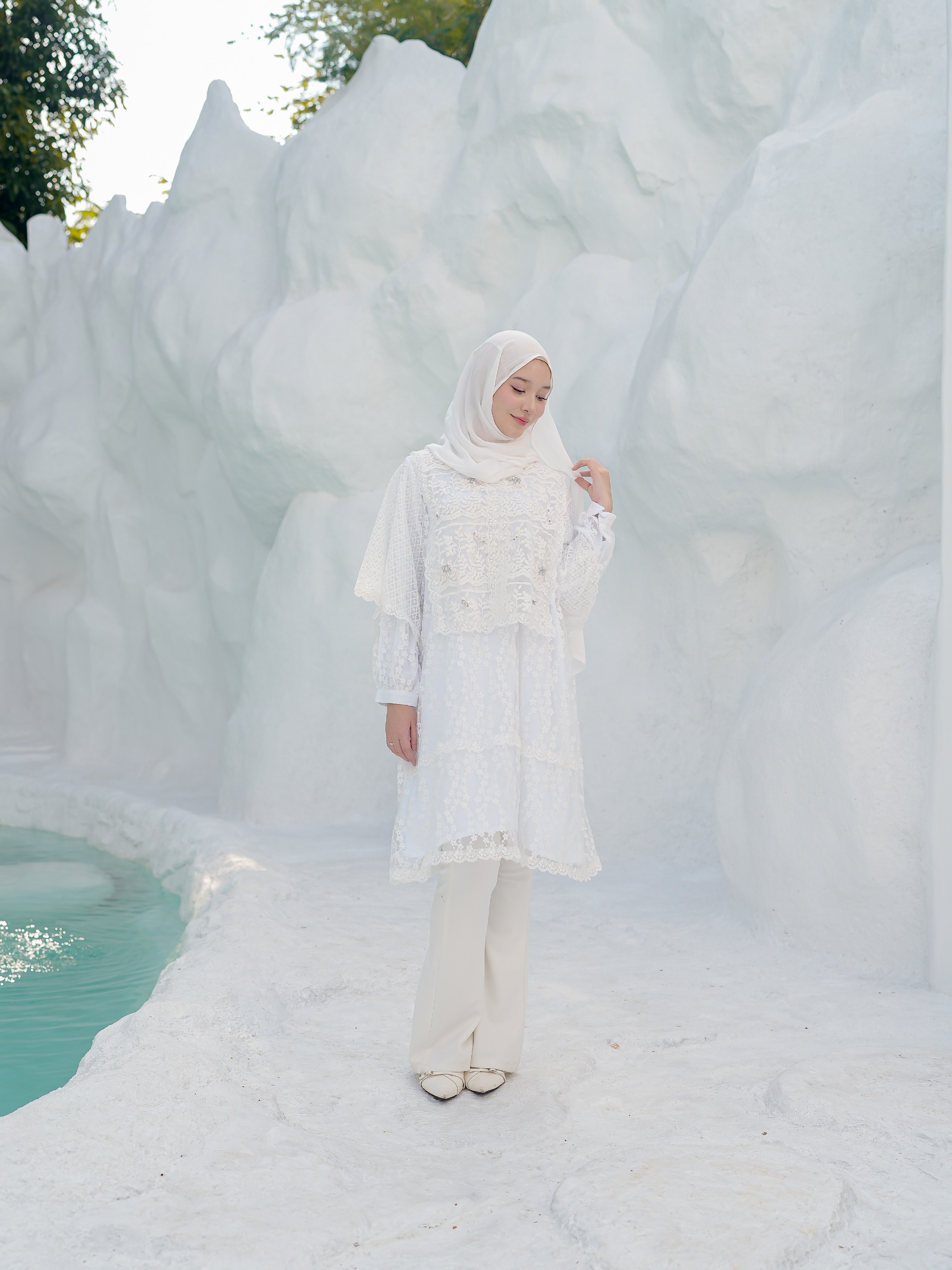 eleanorre Vivian Tunic White Wanita
