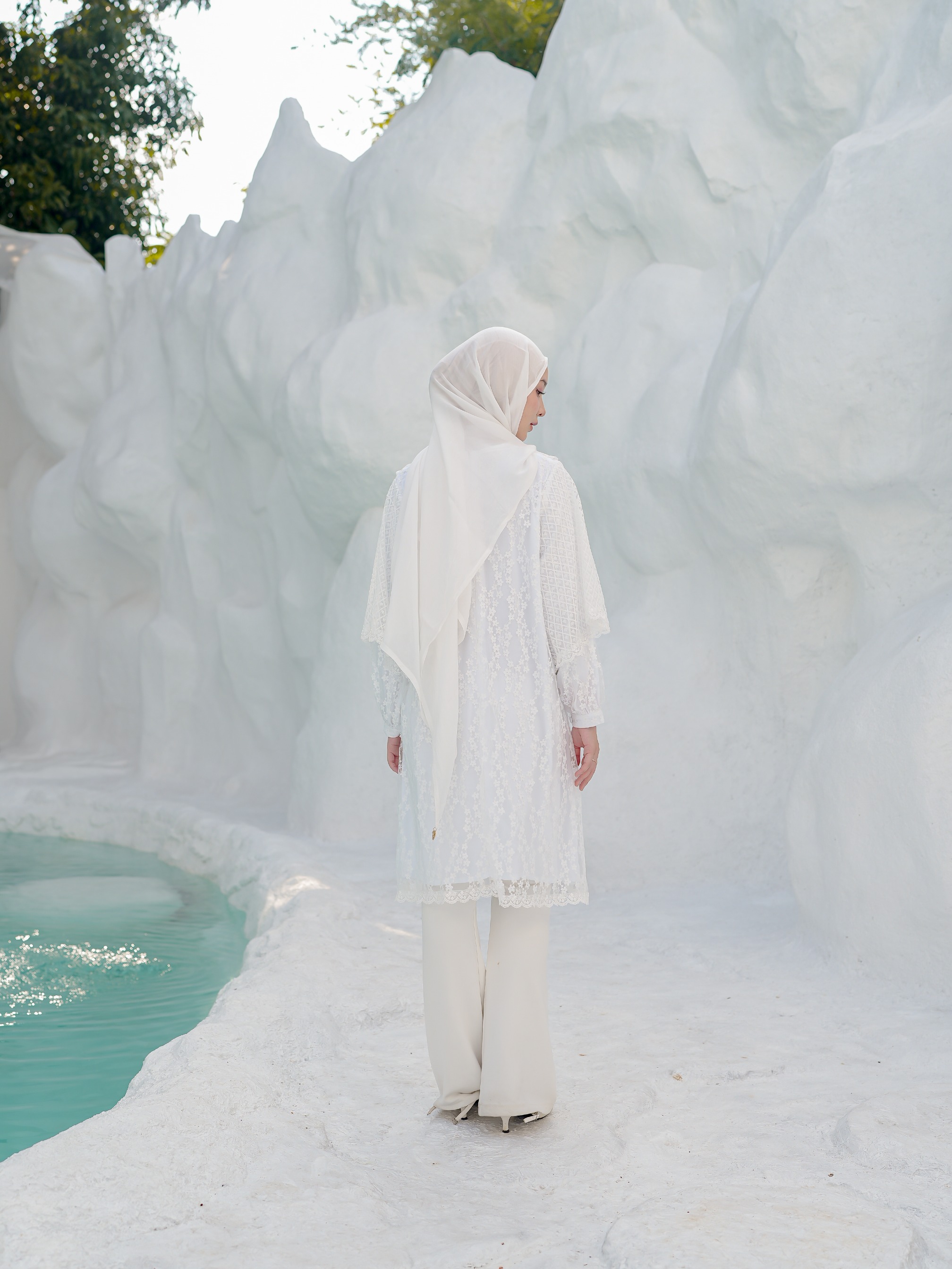 eleanorre Vivian Tunic White Wanita