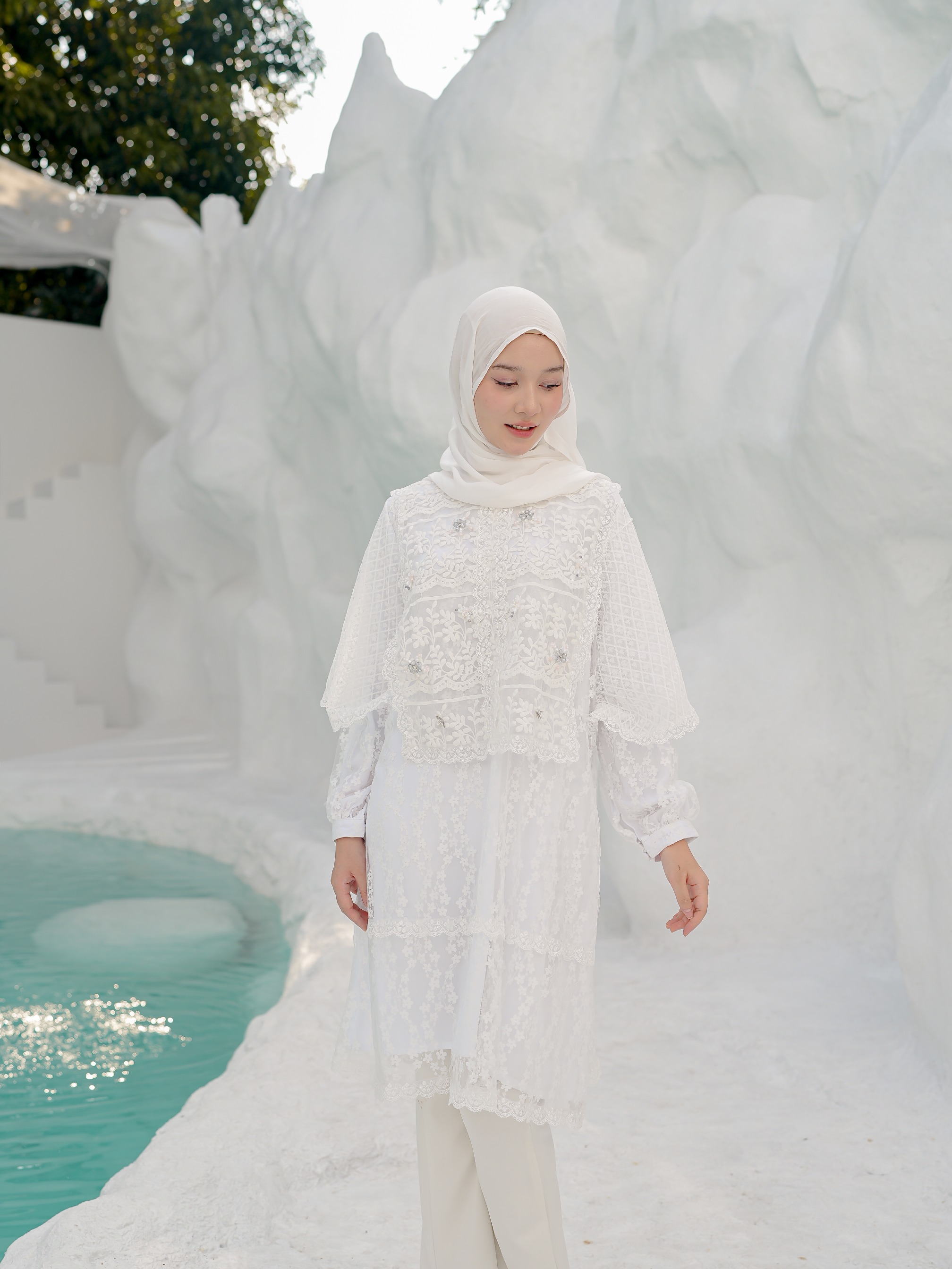 eleanorre Vivian Tunic White Wanita