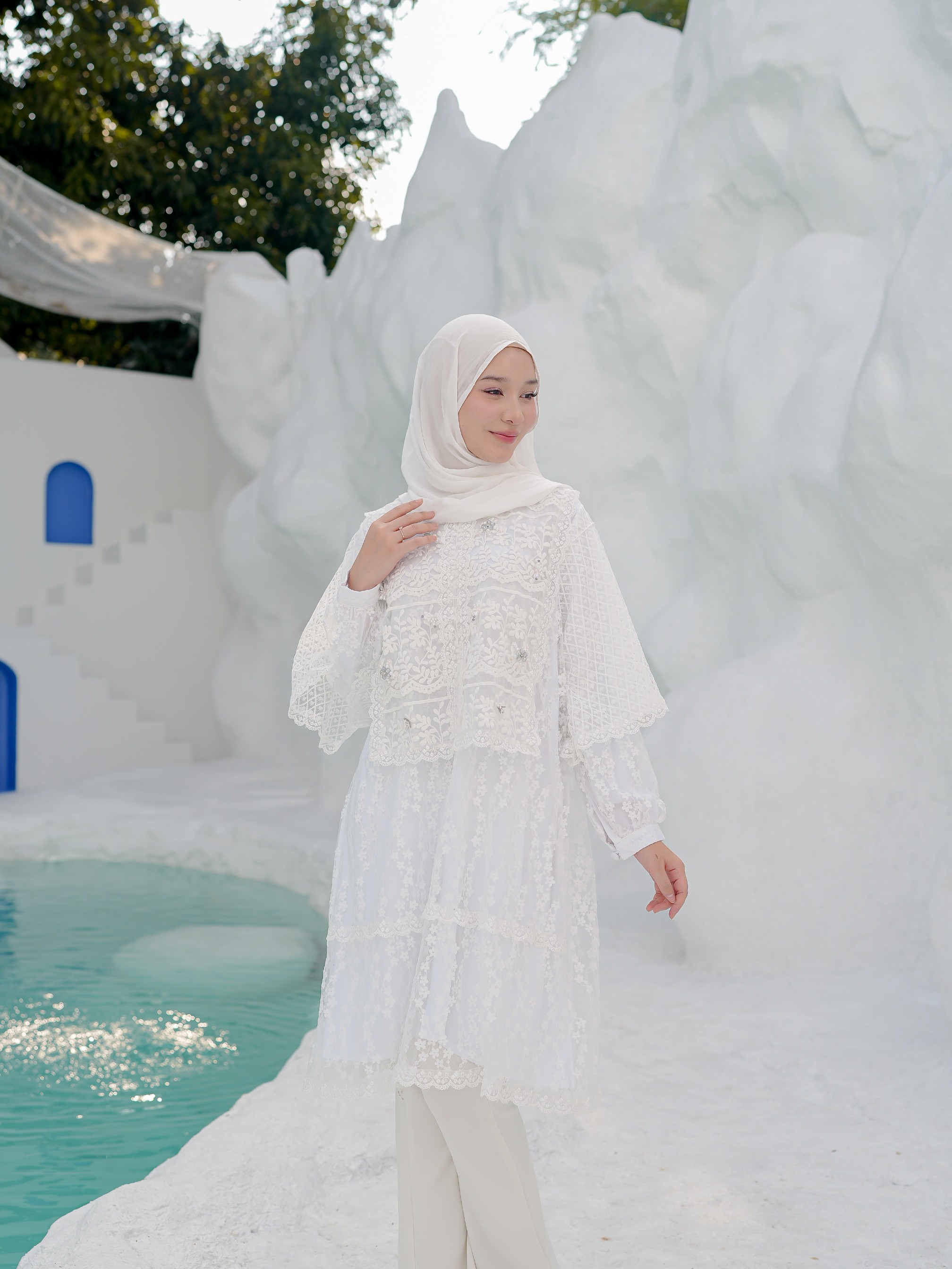 eleanorre Vivian Tunic White Wanita