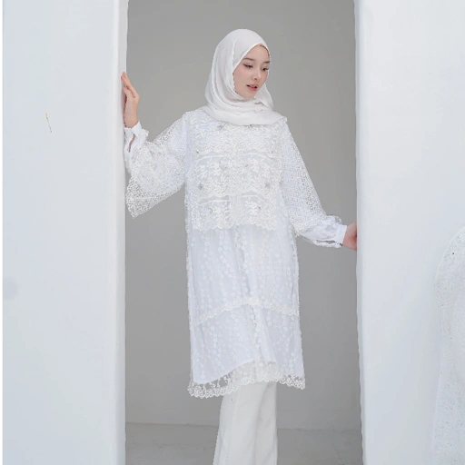 eleanorre Calestial Vivian White Tunic