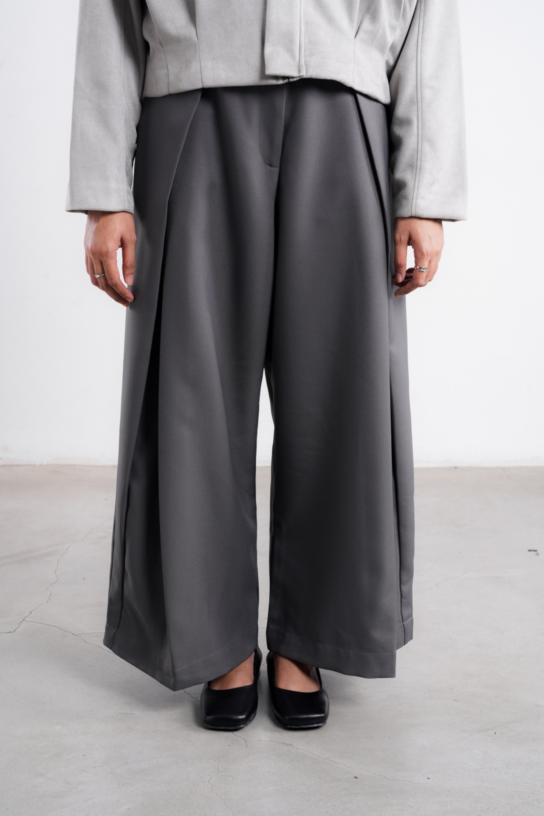 Kala Pleated Pants