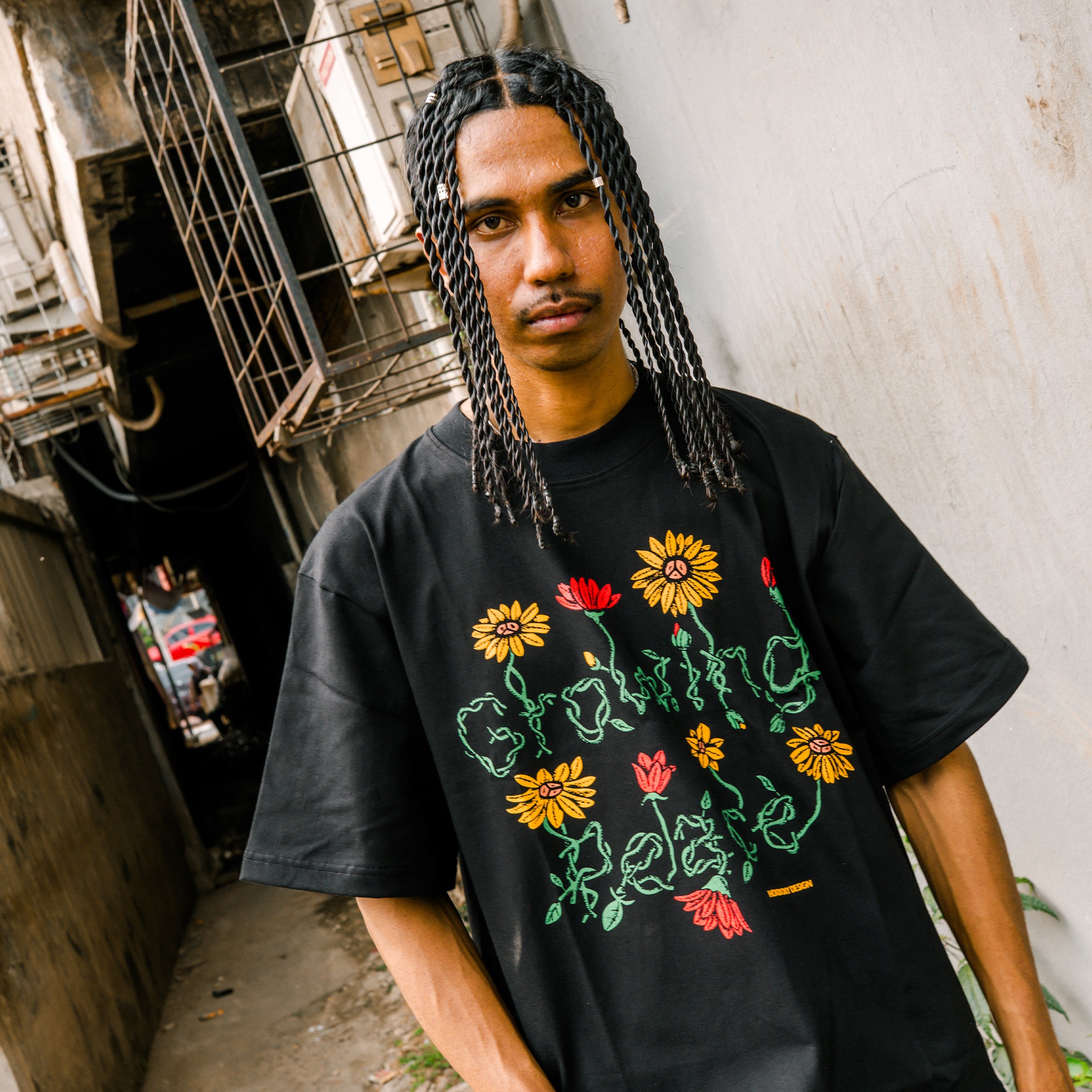 HOKIDOKY GROWING T-SHIRT BLACK