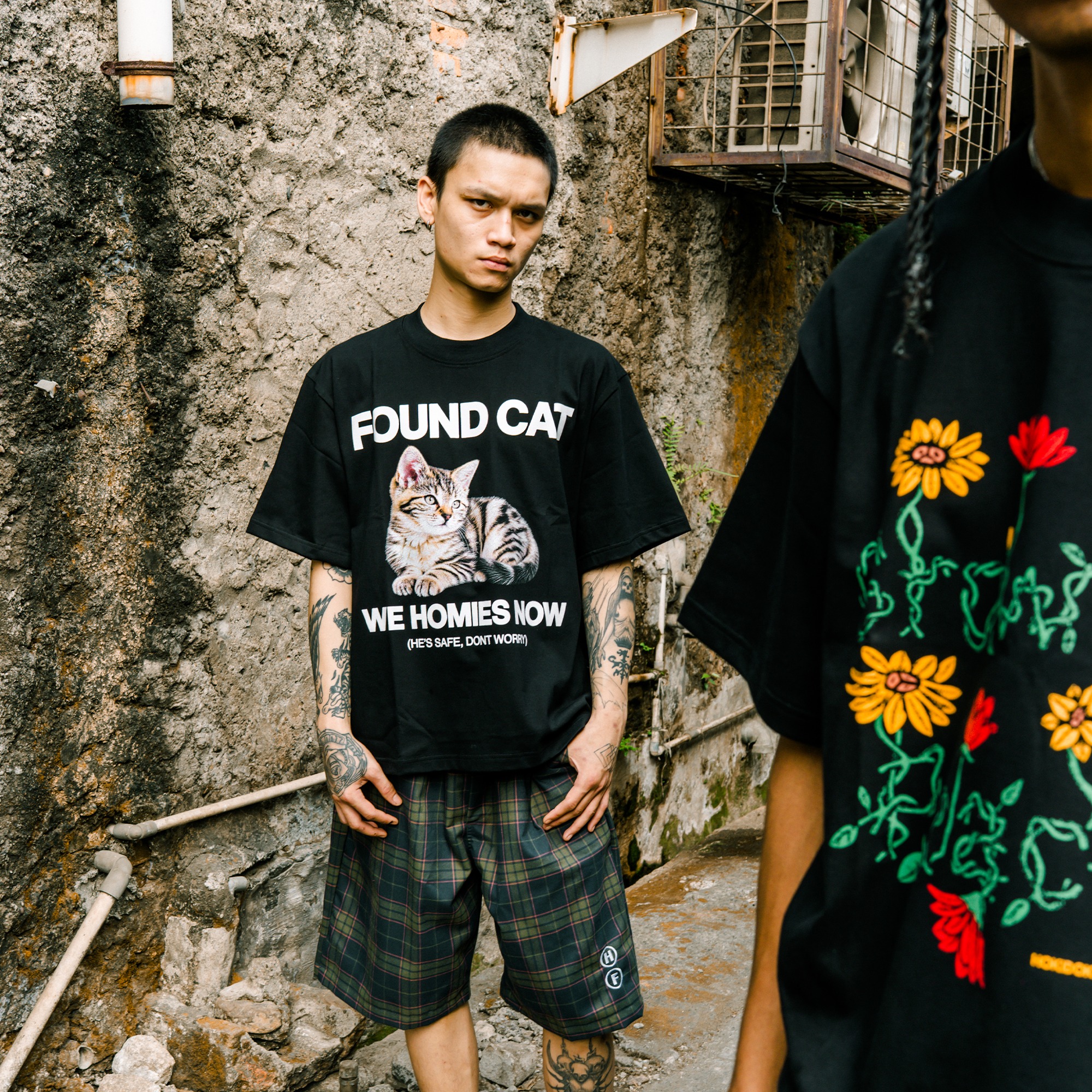 HOKIDOKY FOUND CAT T-SHIRT BLACK