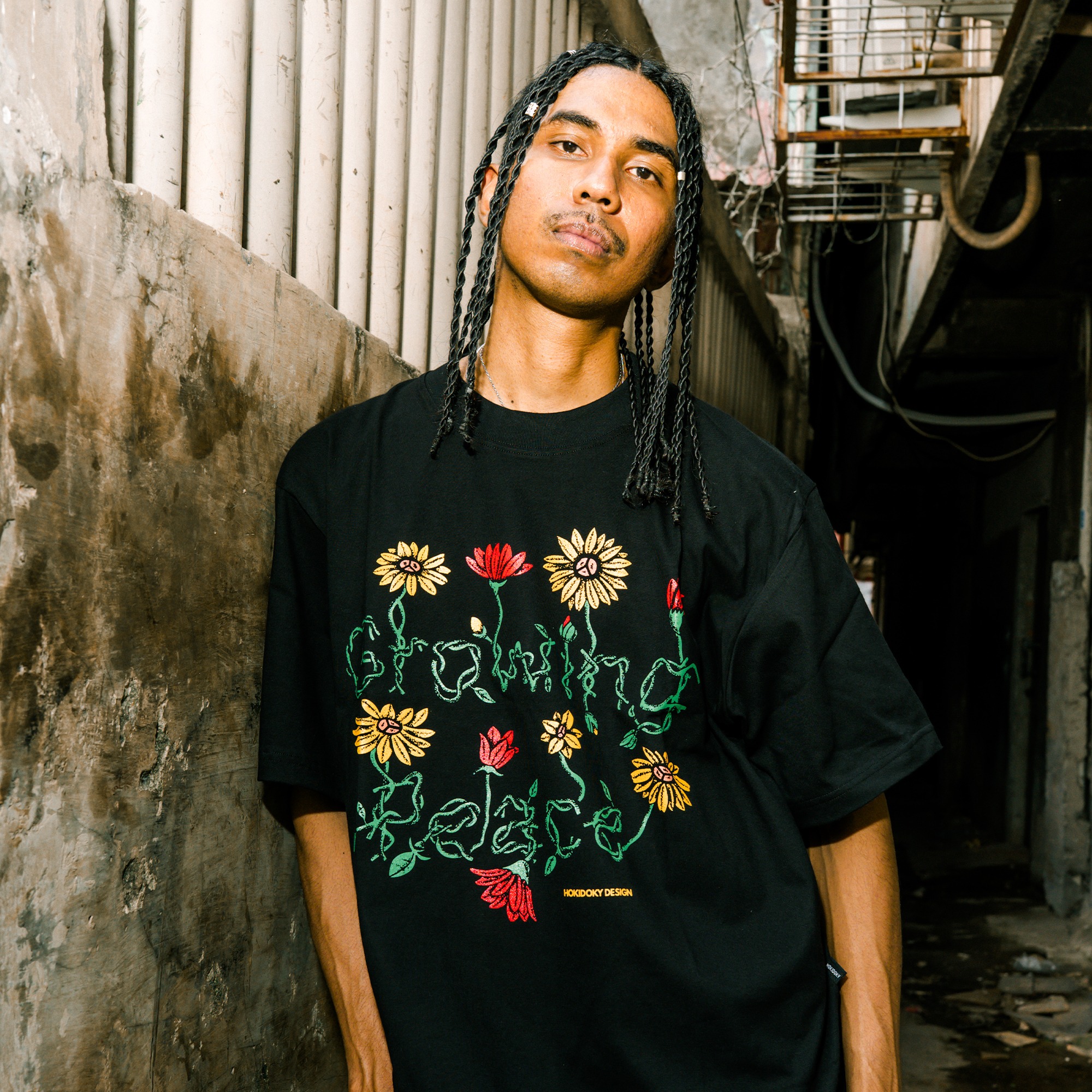 HOKIDOKY GROWING T-SHIRT BLACK