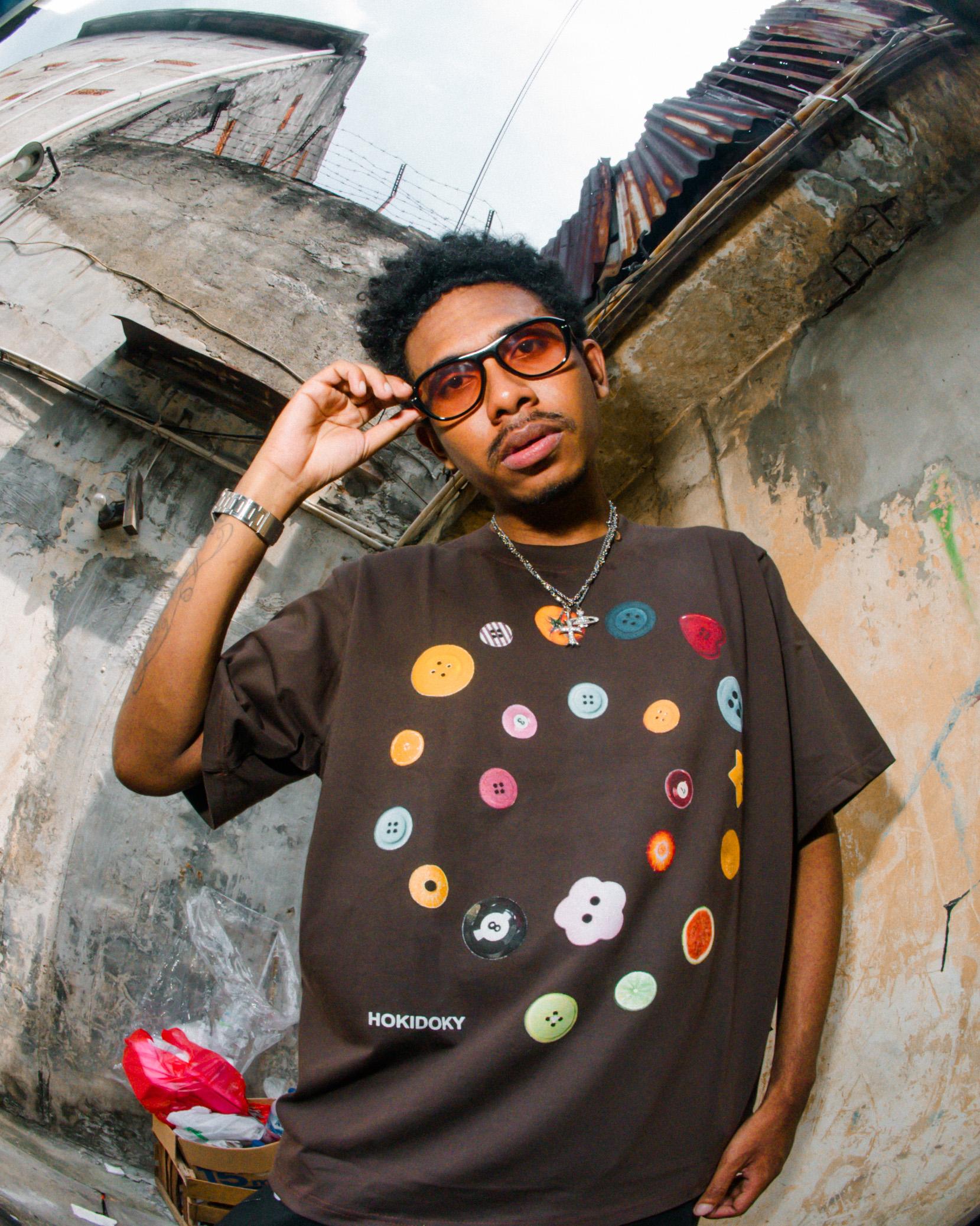 HOKIDOKY BUTTON T-SHIRT BROWN