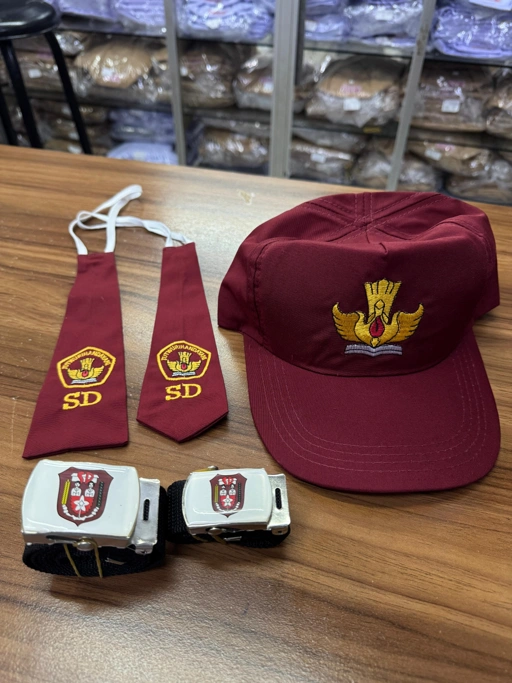 Riska Seragam Paket Hemat Topi, Dasi dan Sabuk SD