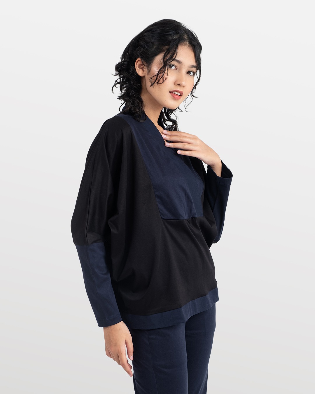 KINANTI Batwing Blouse
