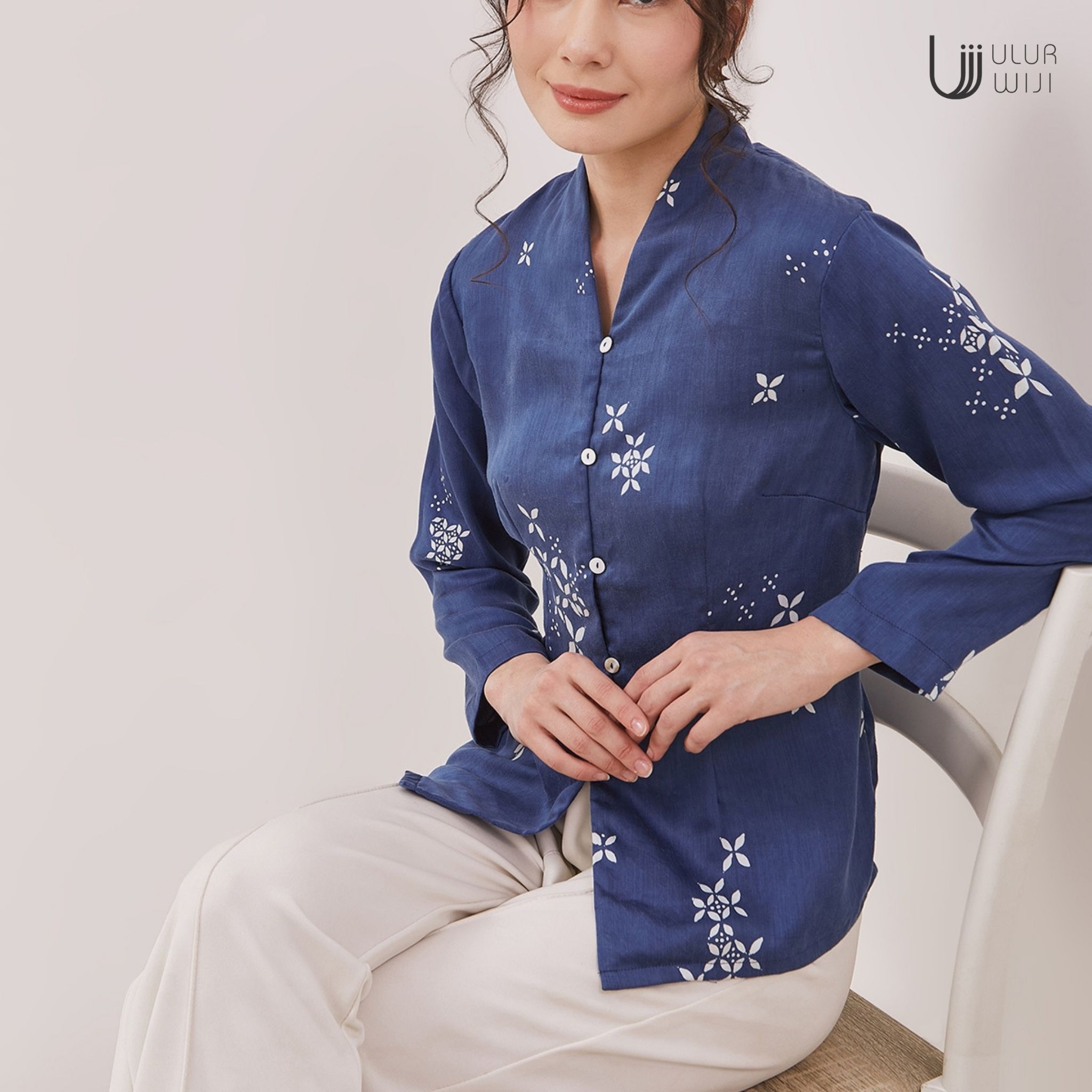 Kebaya Blouse Batik Modern Wanita SIMFONI - Batik Tulis Pewarna Alami | Ulur Wiji