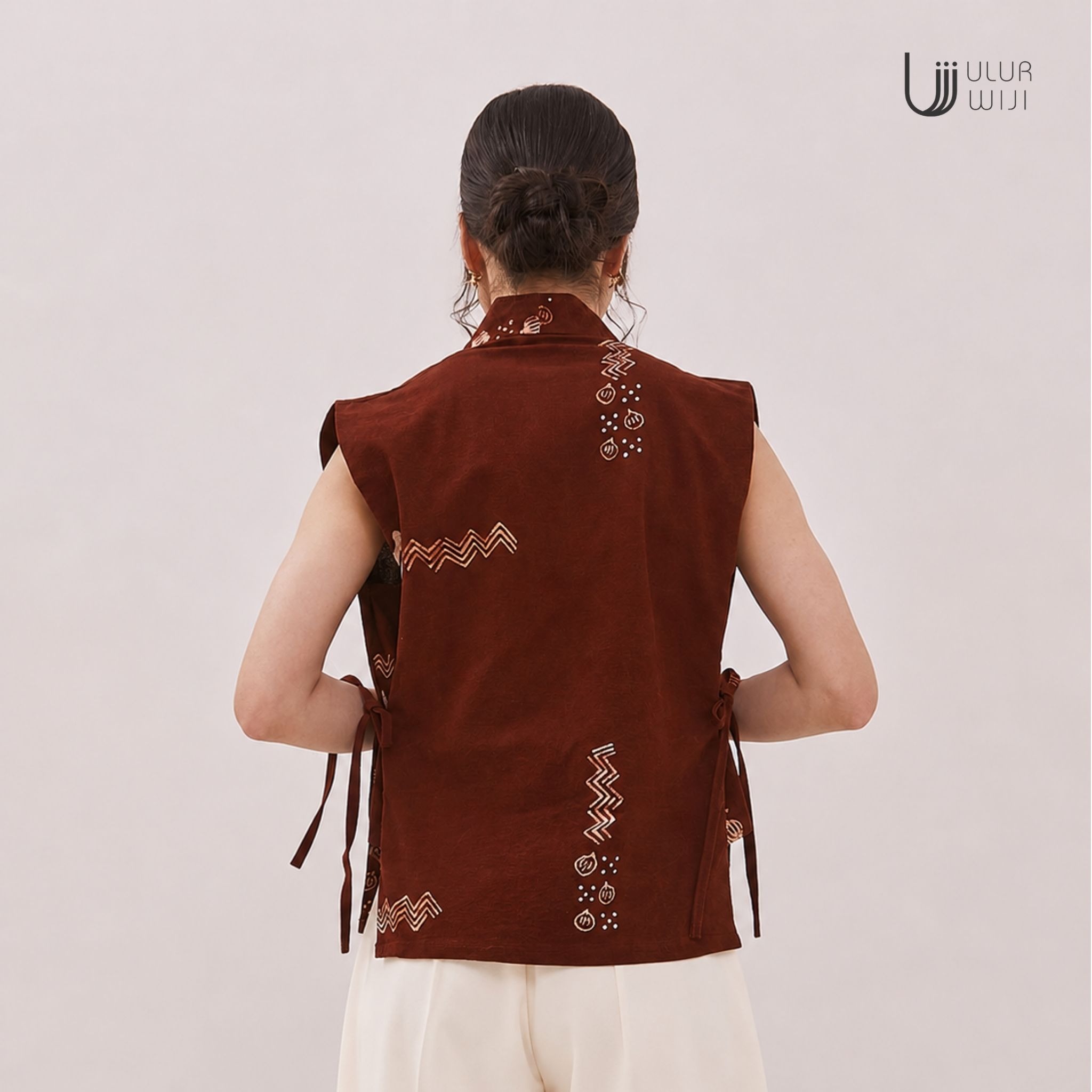 Vest Kebaya Minimalist motif Simfoni Batik Tulis Warna Alam | Ulur Wiji