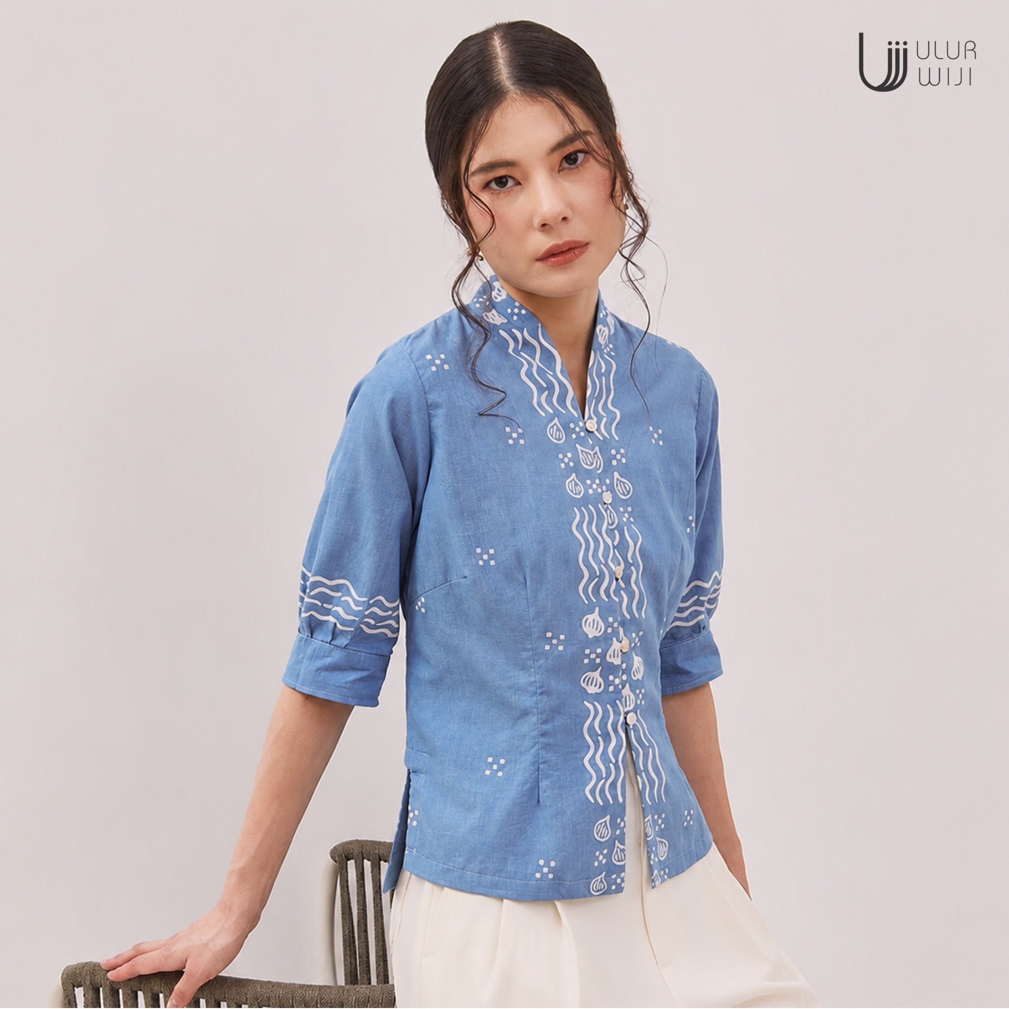 Kebaya Blouse Batik Modern Wanita Lengan Lipit BAWANG - Batik Tulis Warna Alami | Ulur Wiji