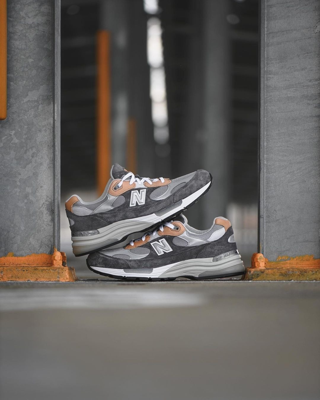 NEW BALANCE 992 - GREY TAN