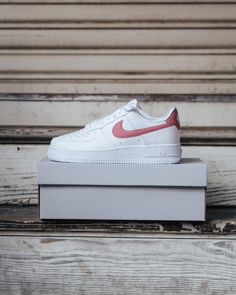 NIKE AIR FORCE 1 - DESERT BERRY