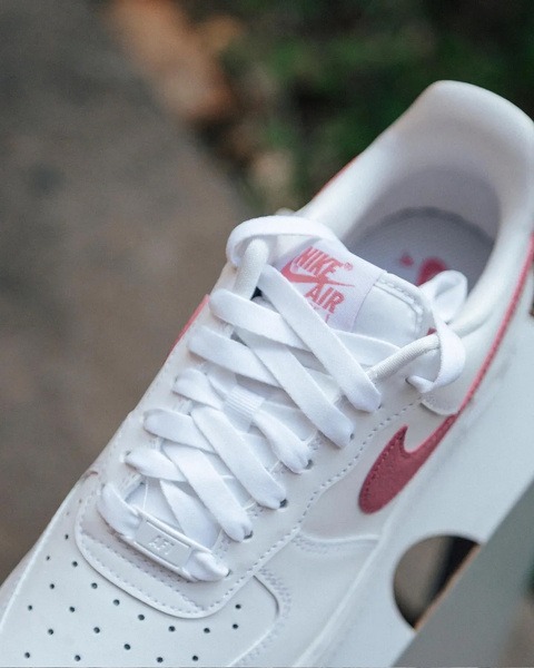 NIKE AIR FORCE 1 - DESERT BERRY