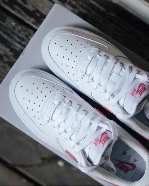 NIKE AIR FORCE 1 - DESERT BERRY