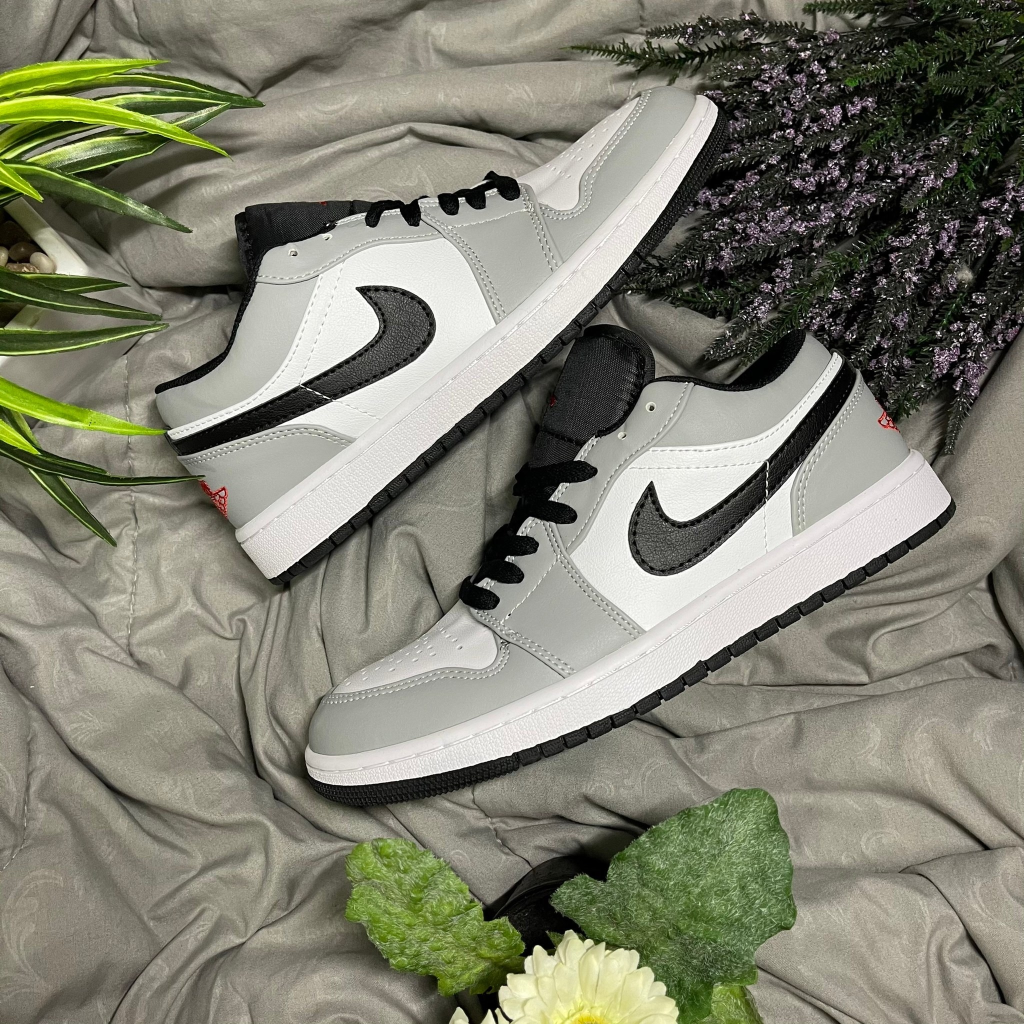 NIKE JORDAN 1 LOW - SMOKE GREY