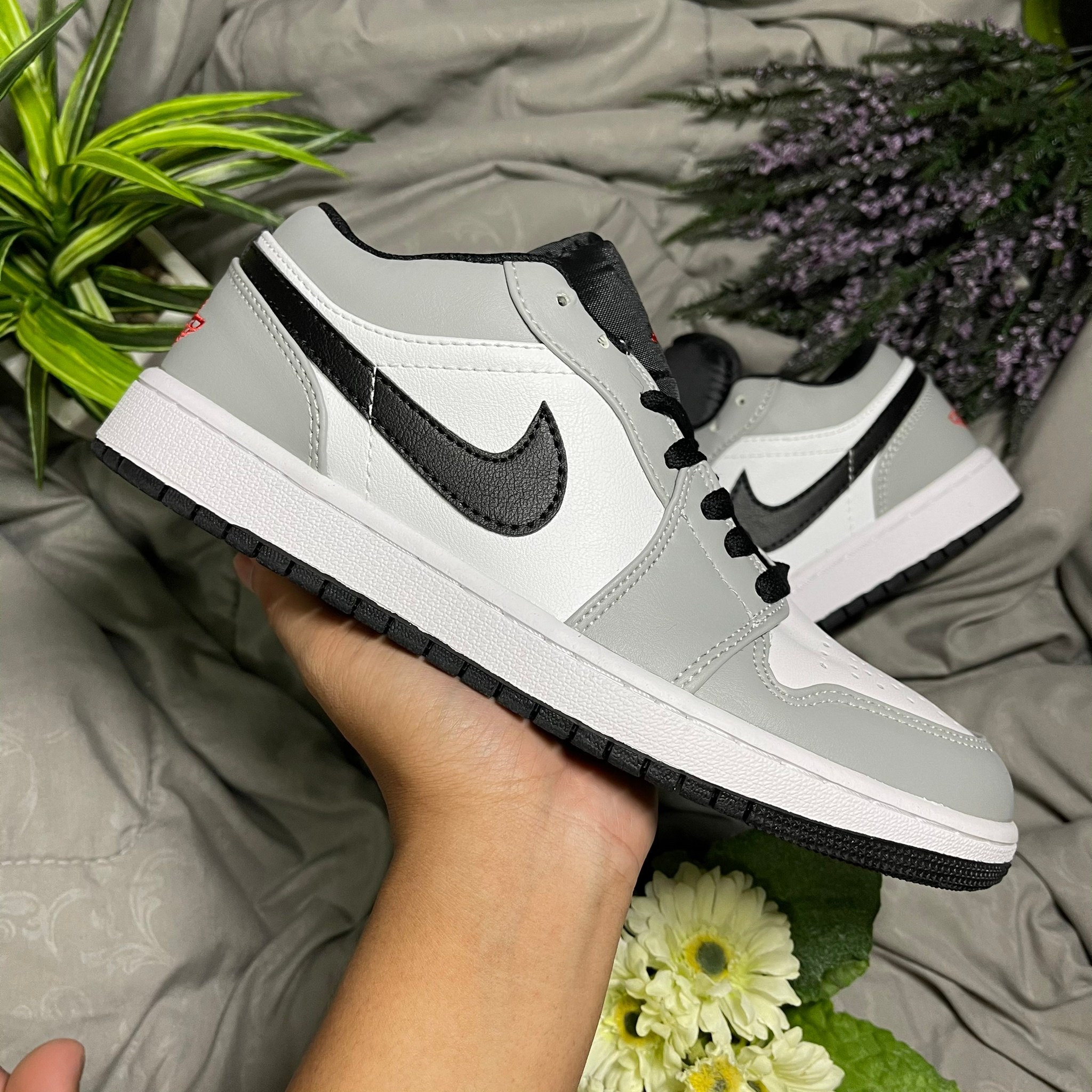 NIKE JORDAN 1 LOW - SMOKE GREY