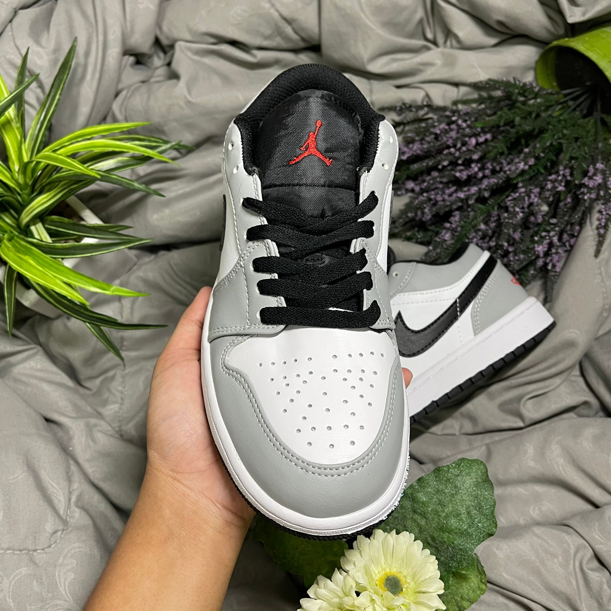 NIKE JORDAN 1 LOW - SMOKE GREY