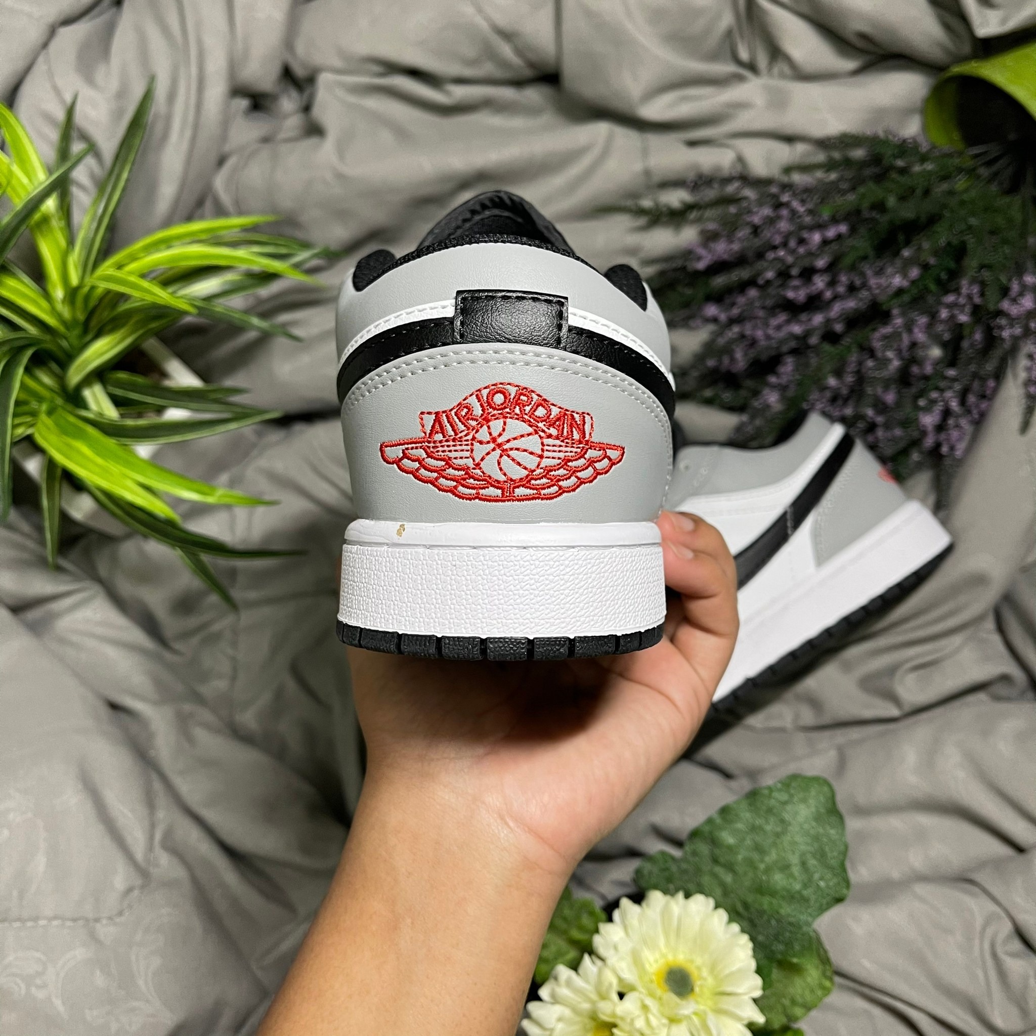 NIKE JORDAN 1 LOW - SMOKE GREY