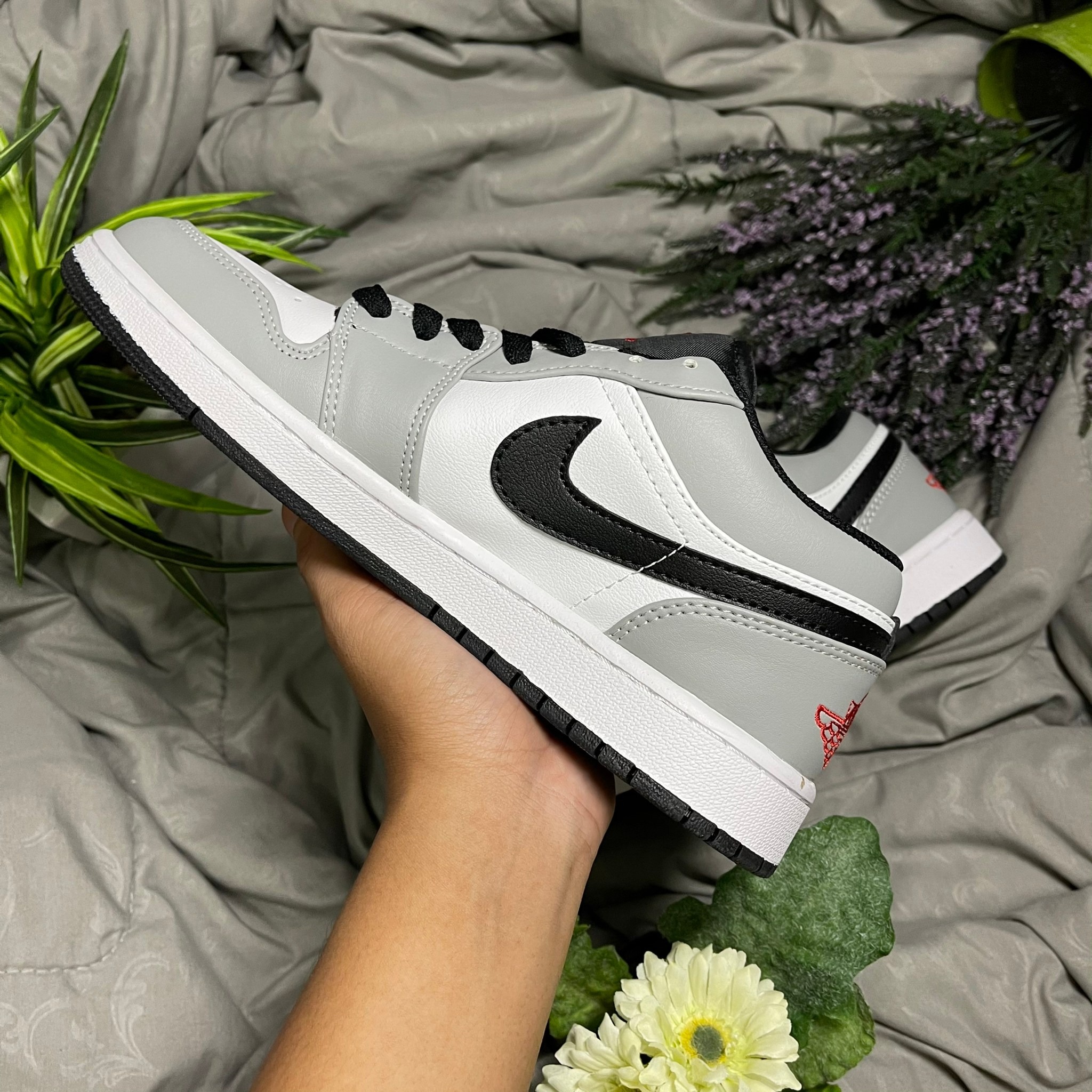 NIKE JORDAN 1 LOW - SMOKE GREY
