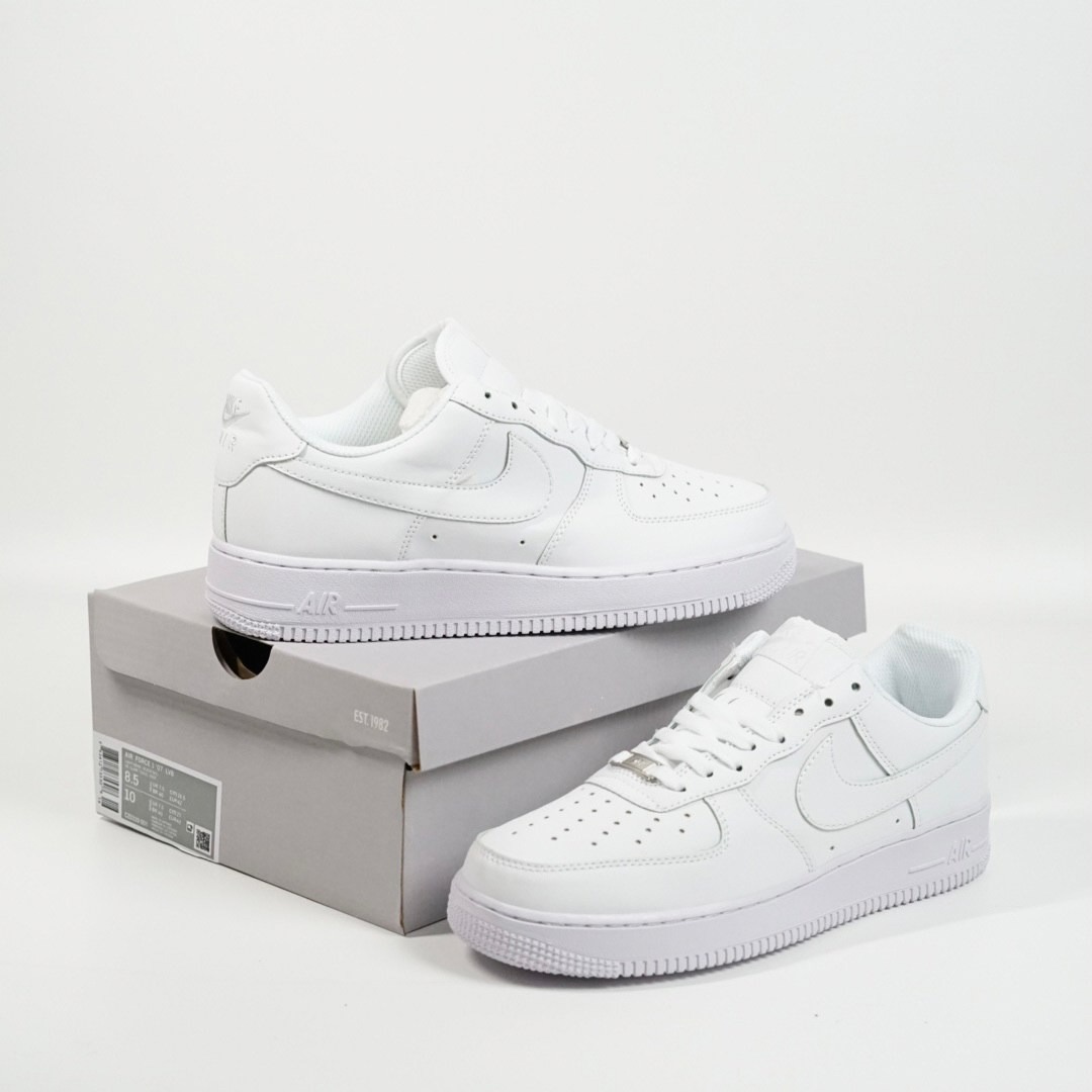 NIKE AIR FORCE 1 LOW - TRIPLE WHITE