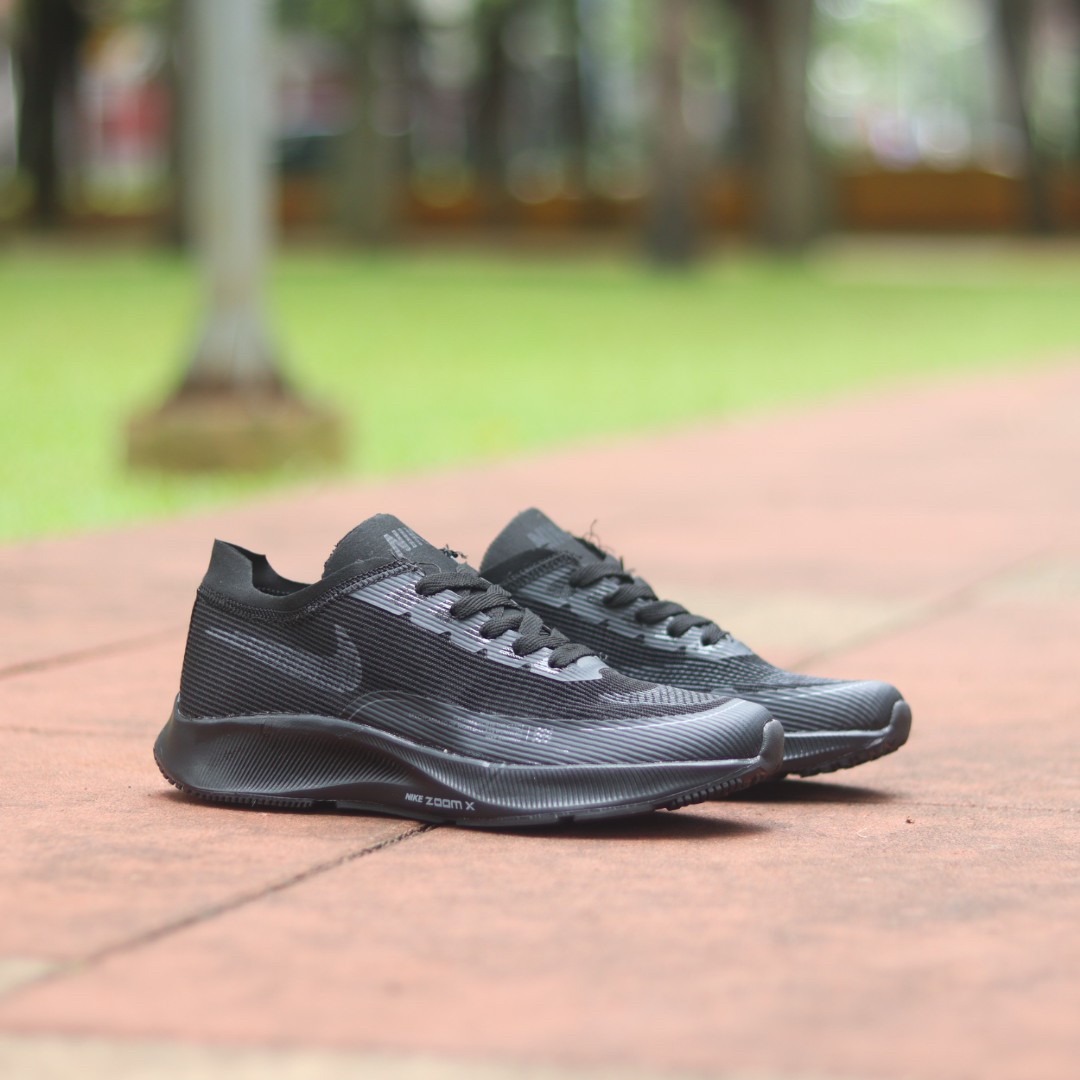 NIKE ZOOMX FLYKNIT BASICS - SERIES