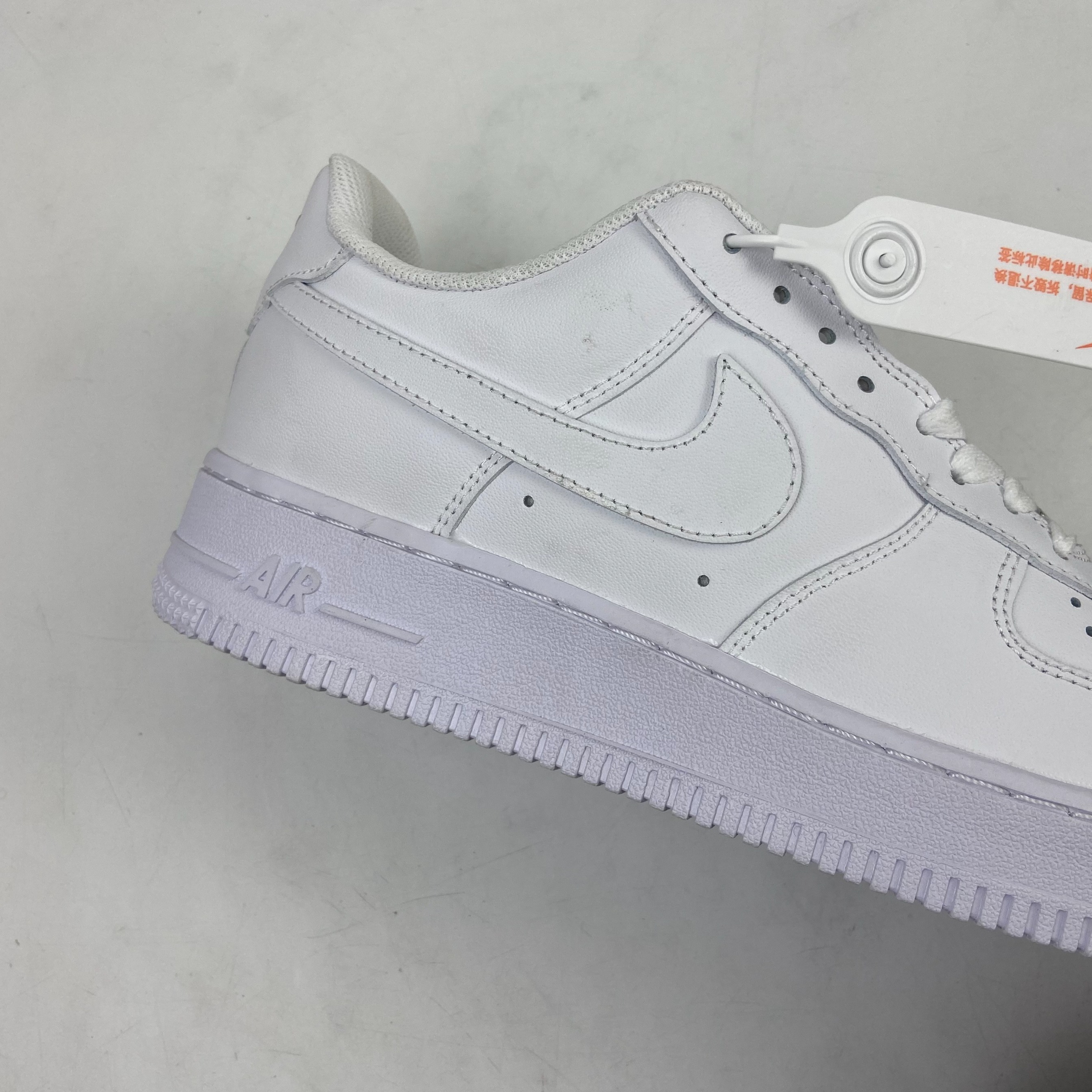 NIKE AIR FORCE 1 LOW - WHITE