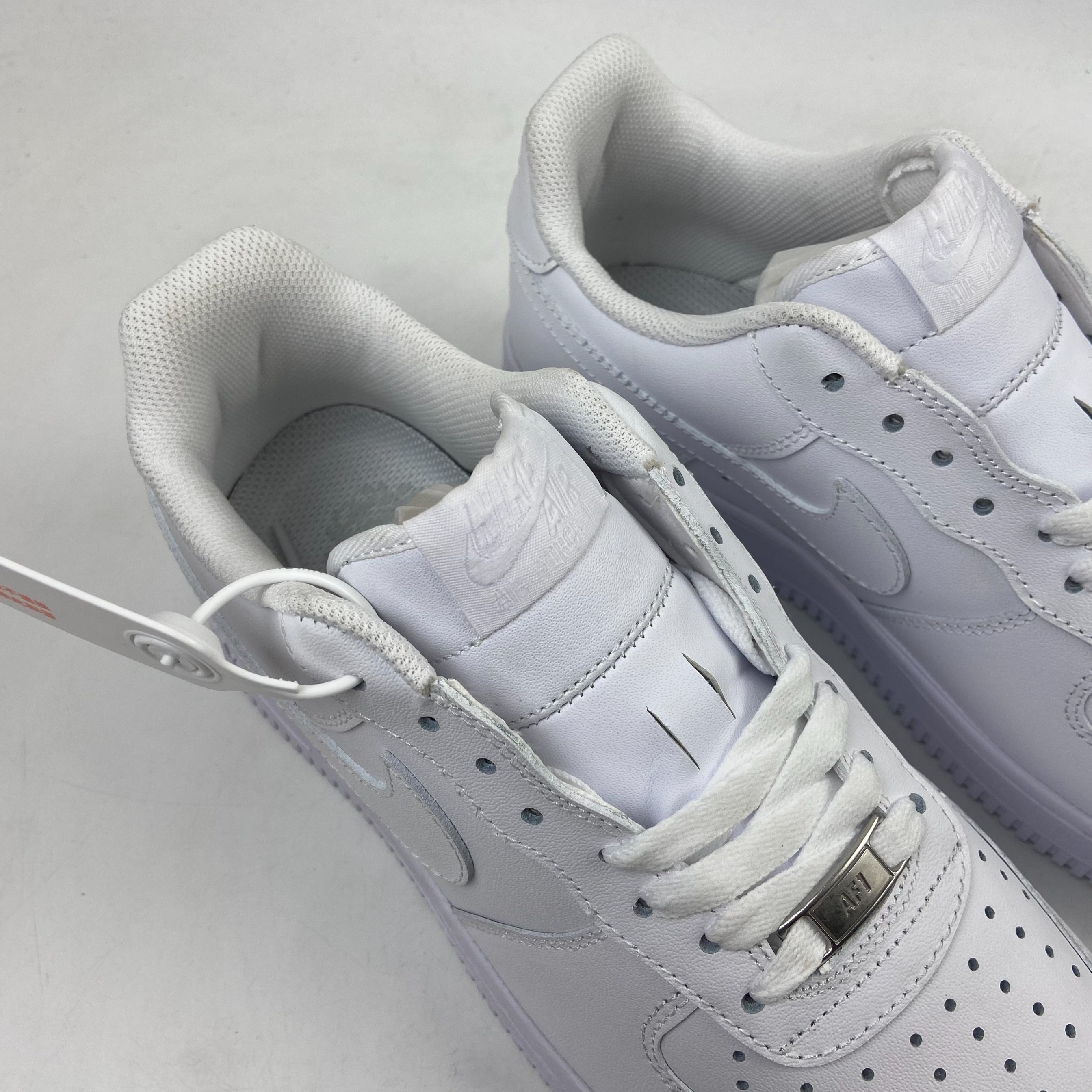 NIKE AIR FORCE 1 LOW - WHITE