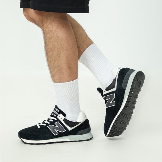 NEW BALANCE 574 - BLACK WHITE